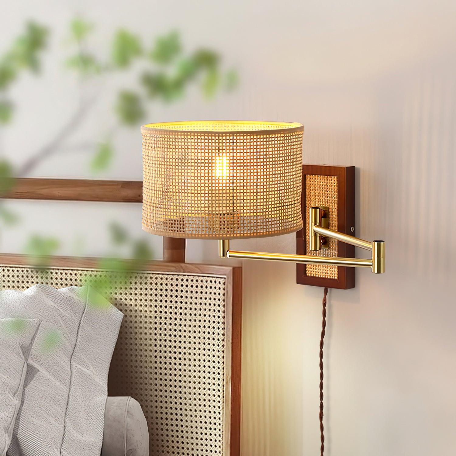 Lámpara de Pared con Brazo Móvil de Ratan y Metal – Diseño Moderno y Clásico 2