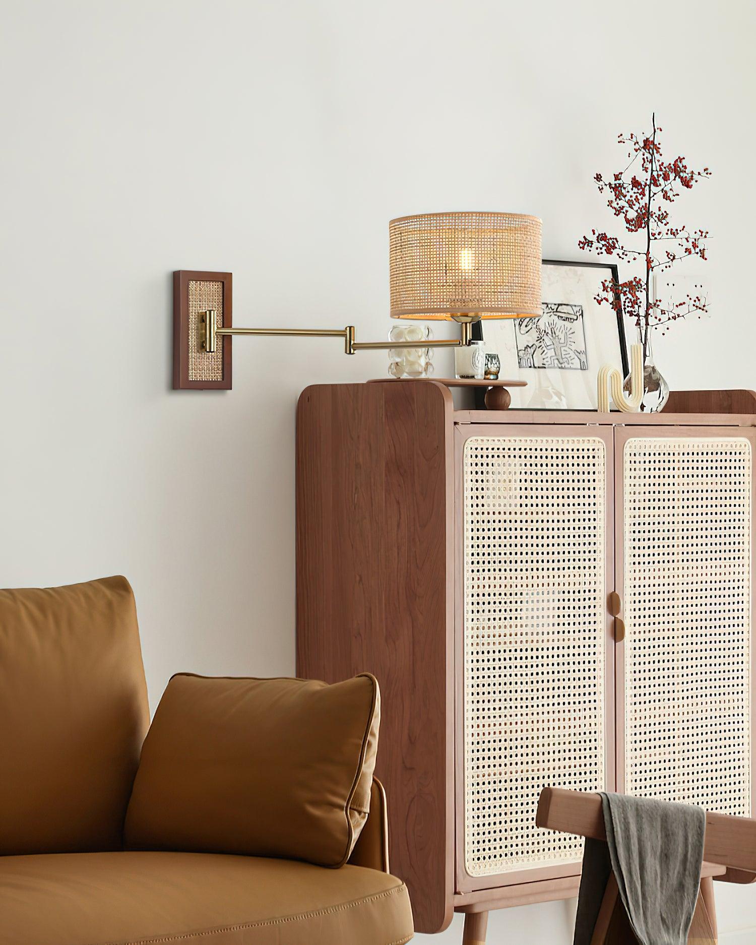 Lámpara de Pared con Brazo Móvil de Ratan y Metal – Diseño Moderno y Clásico 4
