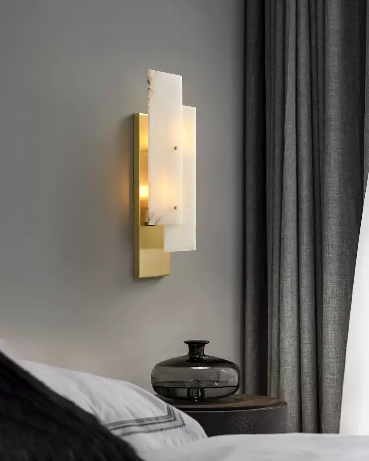Lámpara de Pared de Alabastro Natural con Diseño Minimalista y Acabado en Oro y Negro 7