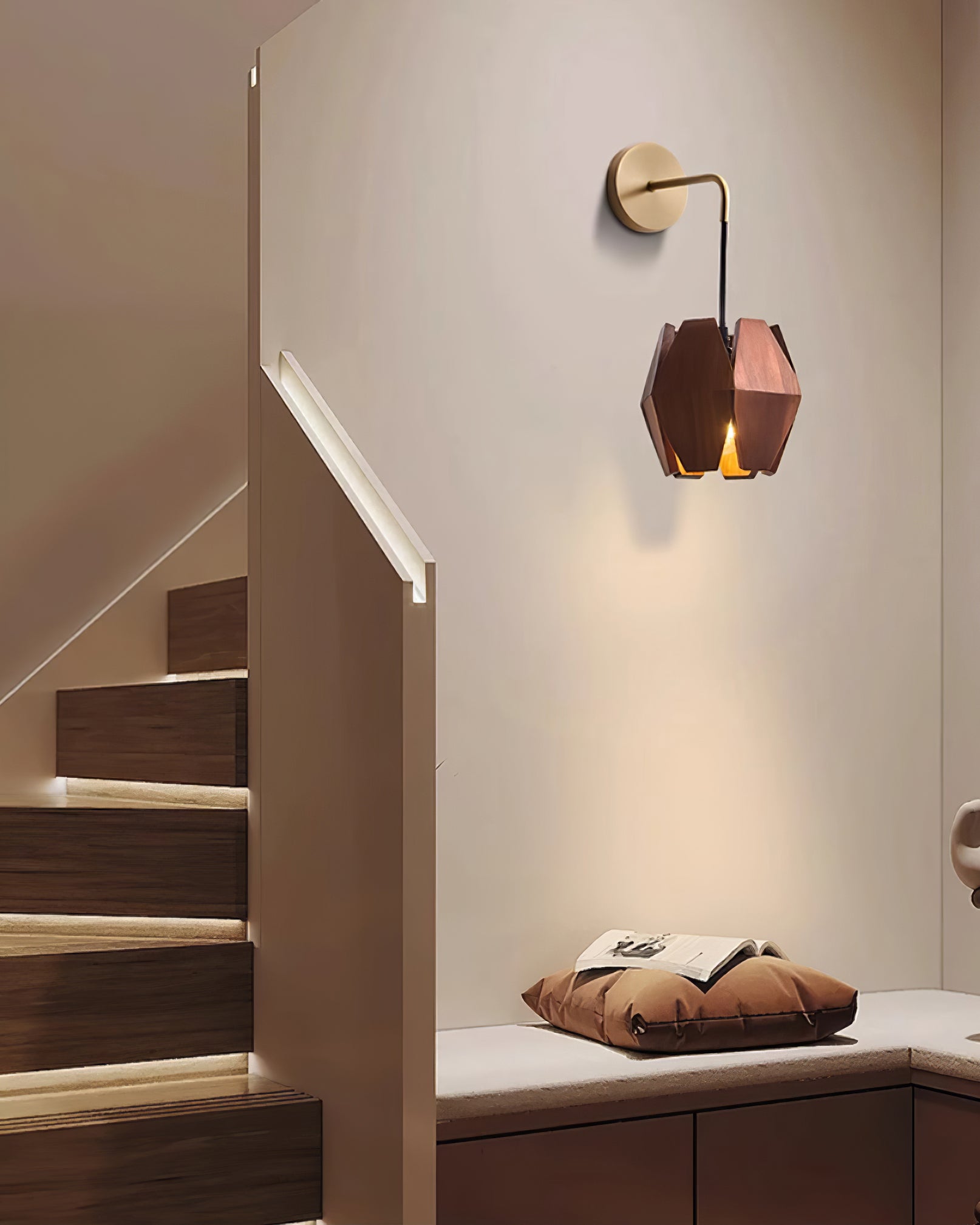 Lámpara de Pared de Madera Astris con Detalles Metálicos – Diseño Minimalista y Funcional 8