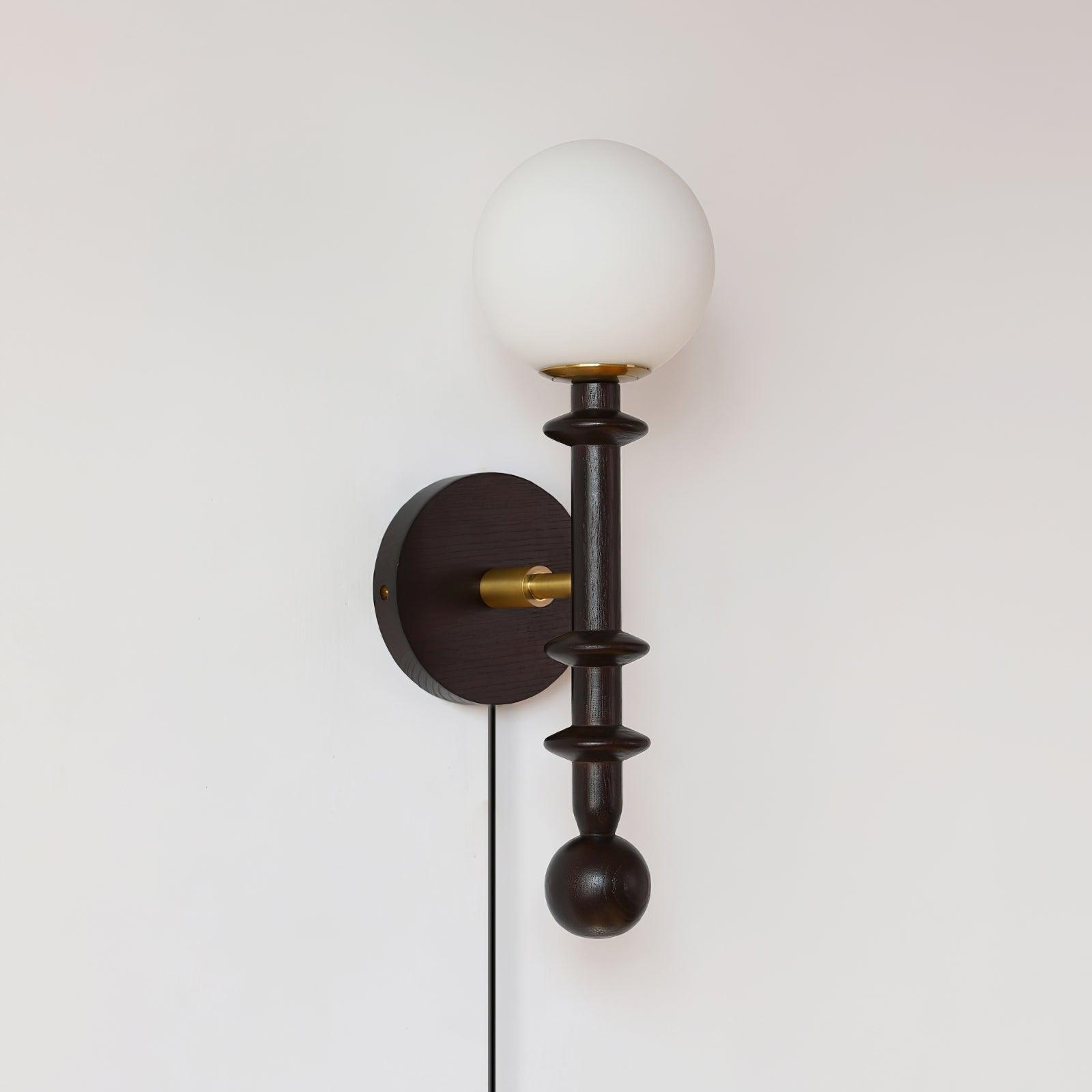 Lámpara de Pared de Madera Coslett con Diseño Moderno y Acabados en Latón 6