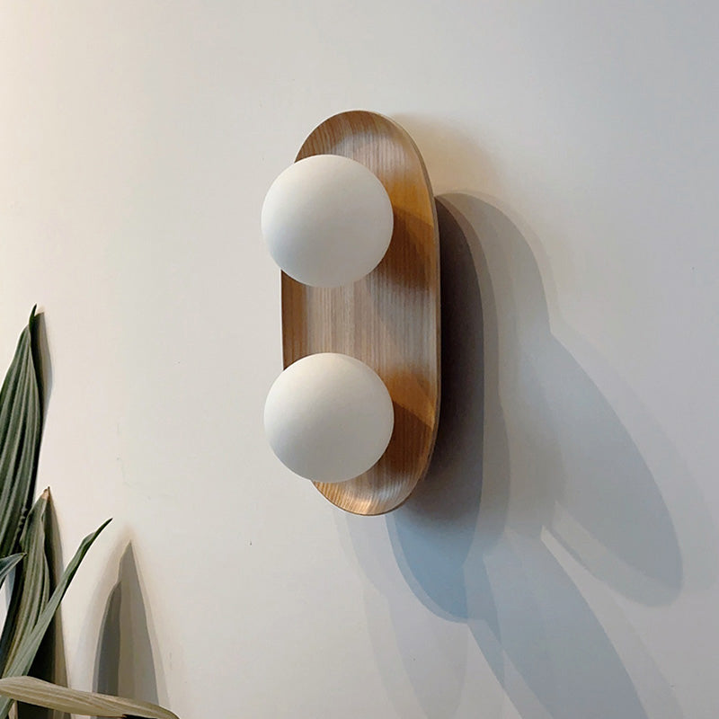 Lámpara de Pared de Madera Ovalada con Esferas de Vidrio Esmerilado – Estilo Retro 2