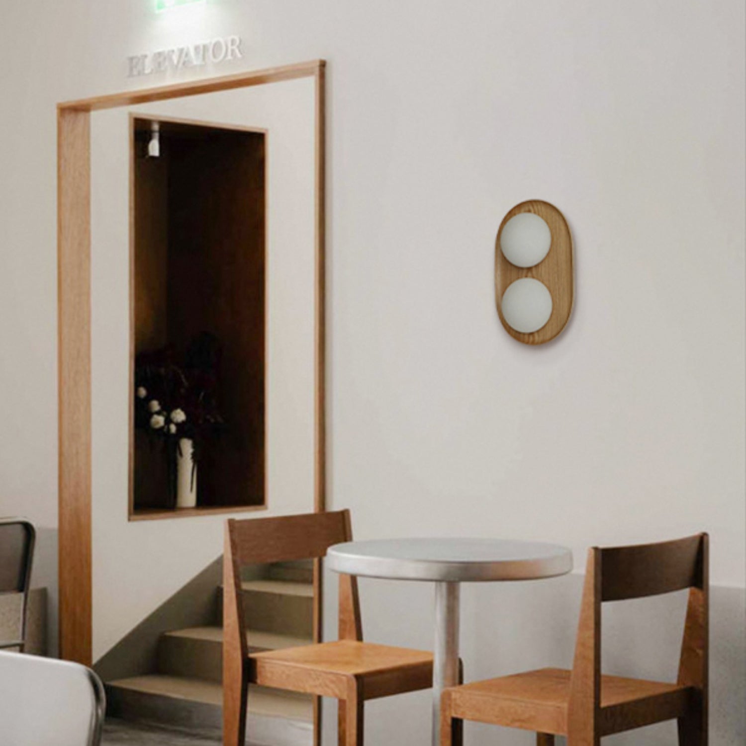 Lámpara de Pared de Madera Ovalada con Esferas de Vidrio Esmerilado – Estilo Retro 3