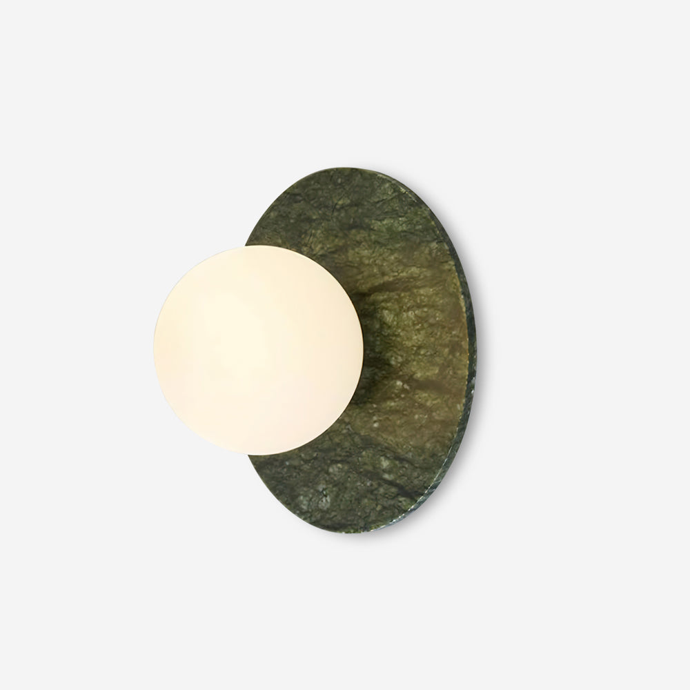 Lámpara de Pared de Mármol Verde con Esfera de Vidrio Opalino – Diseño Contemporáneo y Elegante 1