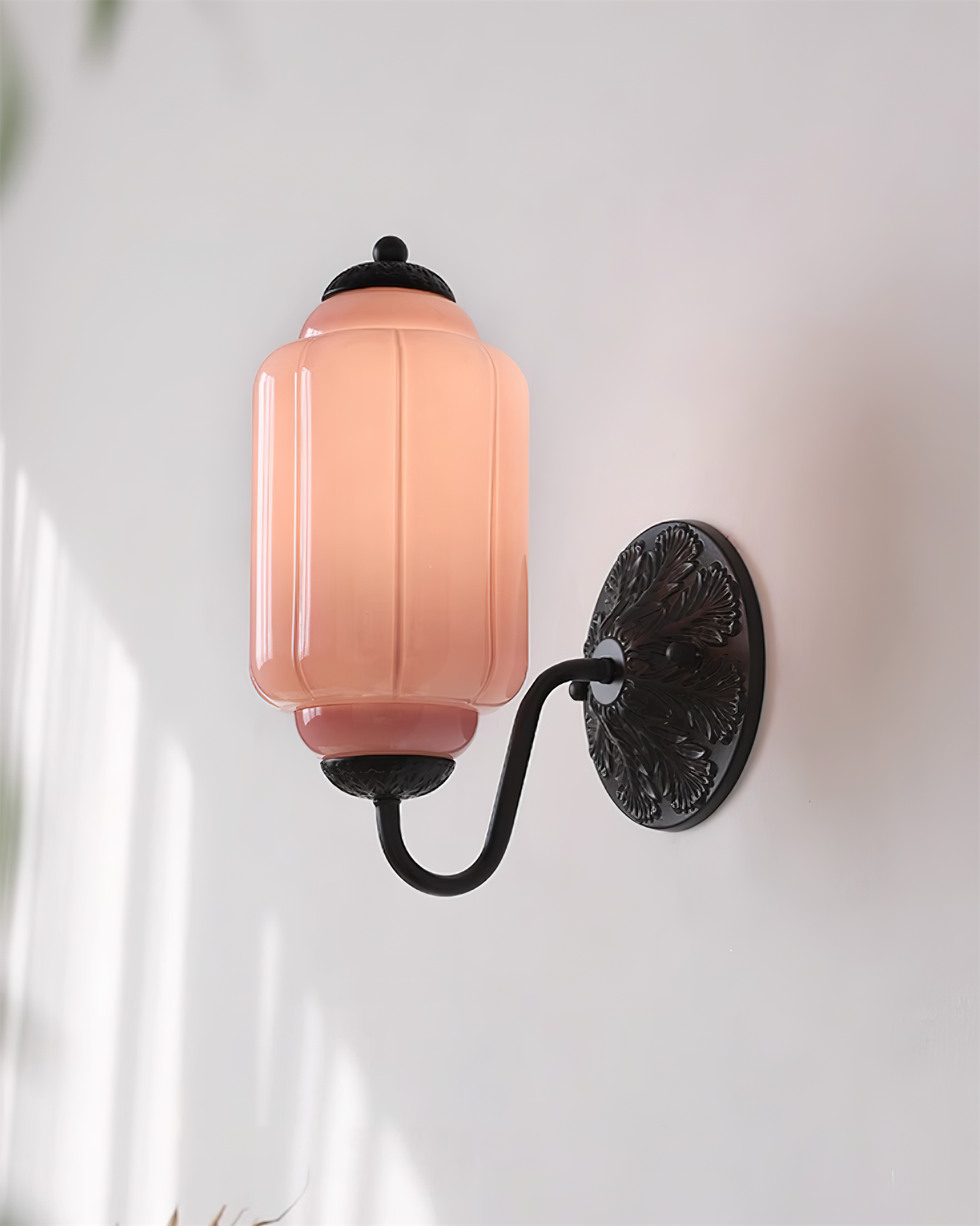 Lámpara de Pared de Vidrio Eloise con Diseño Vintage y Base Esculpida 7