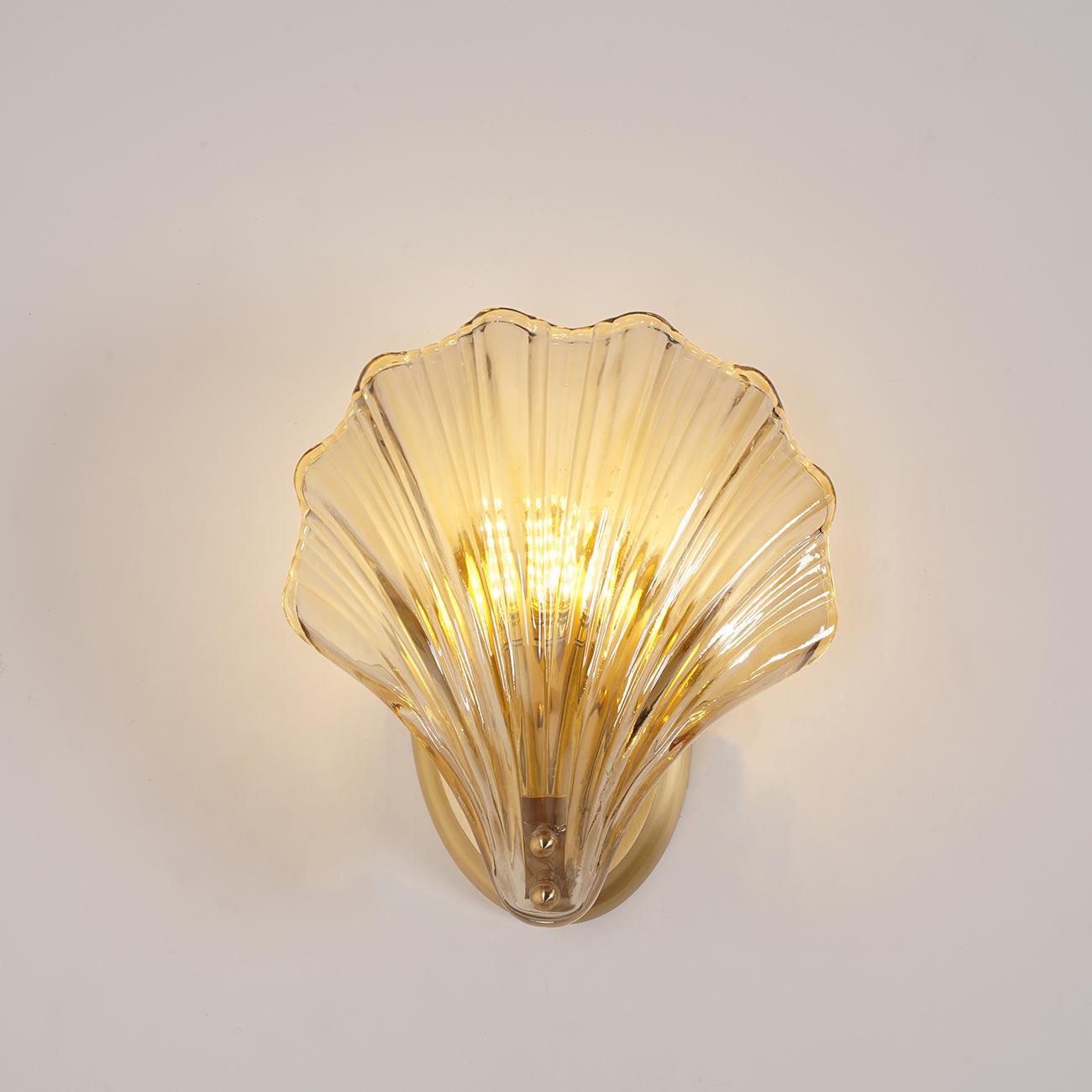 Lámpara de Pared en Forma de Concha de Bronce y Vidrio – Iluminación Náutica Elegante 6