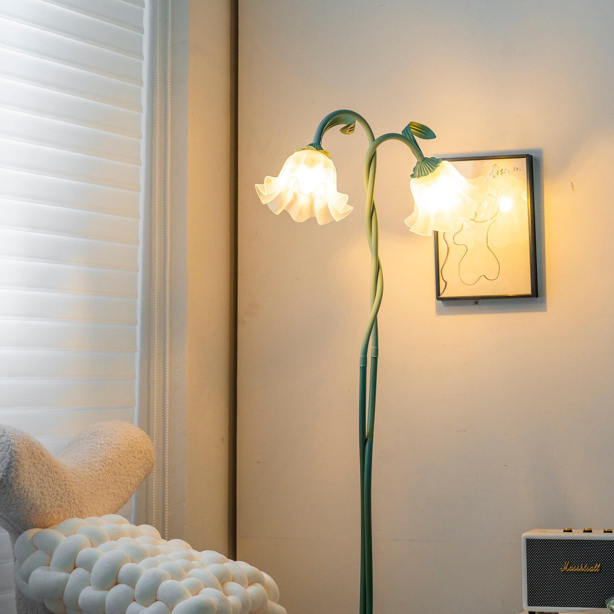 Lámpara de Pie Calla con Flores Blancas y Acabado Verde – Elegante y Sofisticada 2