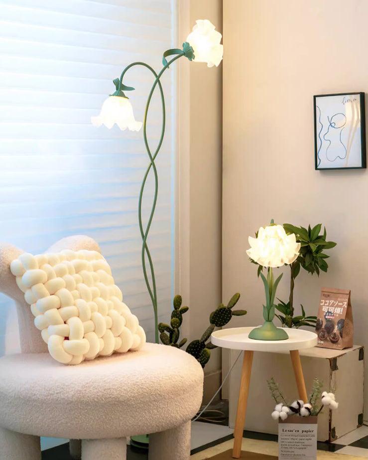 Lámpara de Pie Calla con Flores Blancas y Acabado Verde – Elegante y Sofisticada 3