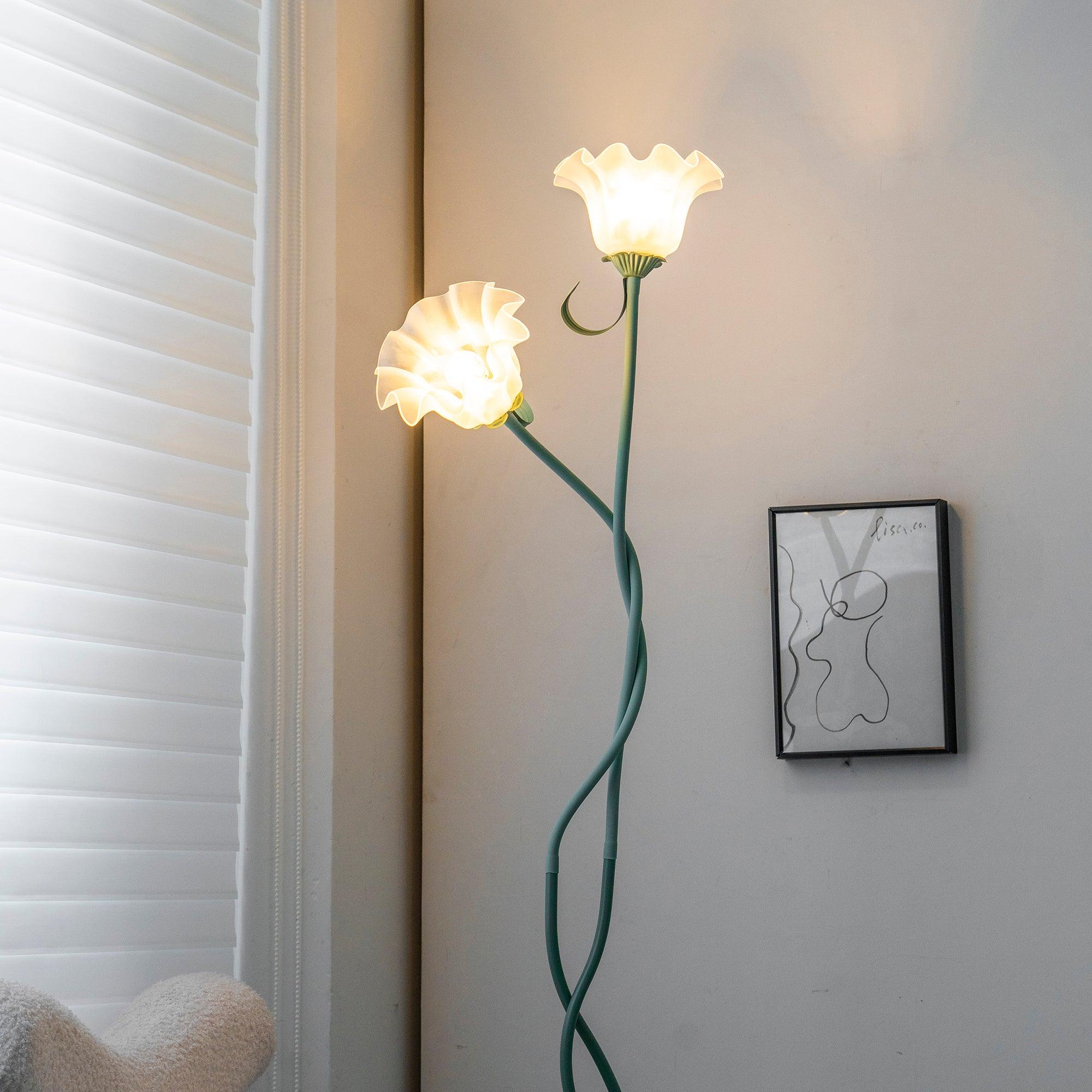 Lámpara de Pie Calla con Flores Blancas y Acabado Verde – Elegante y Sofisticada 8