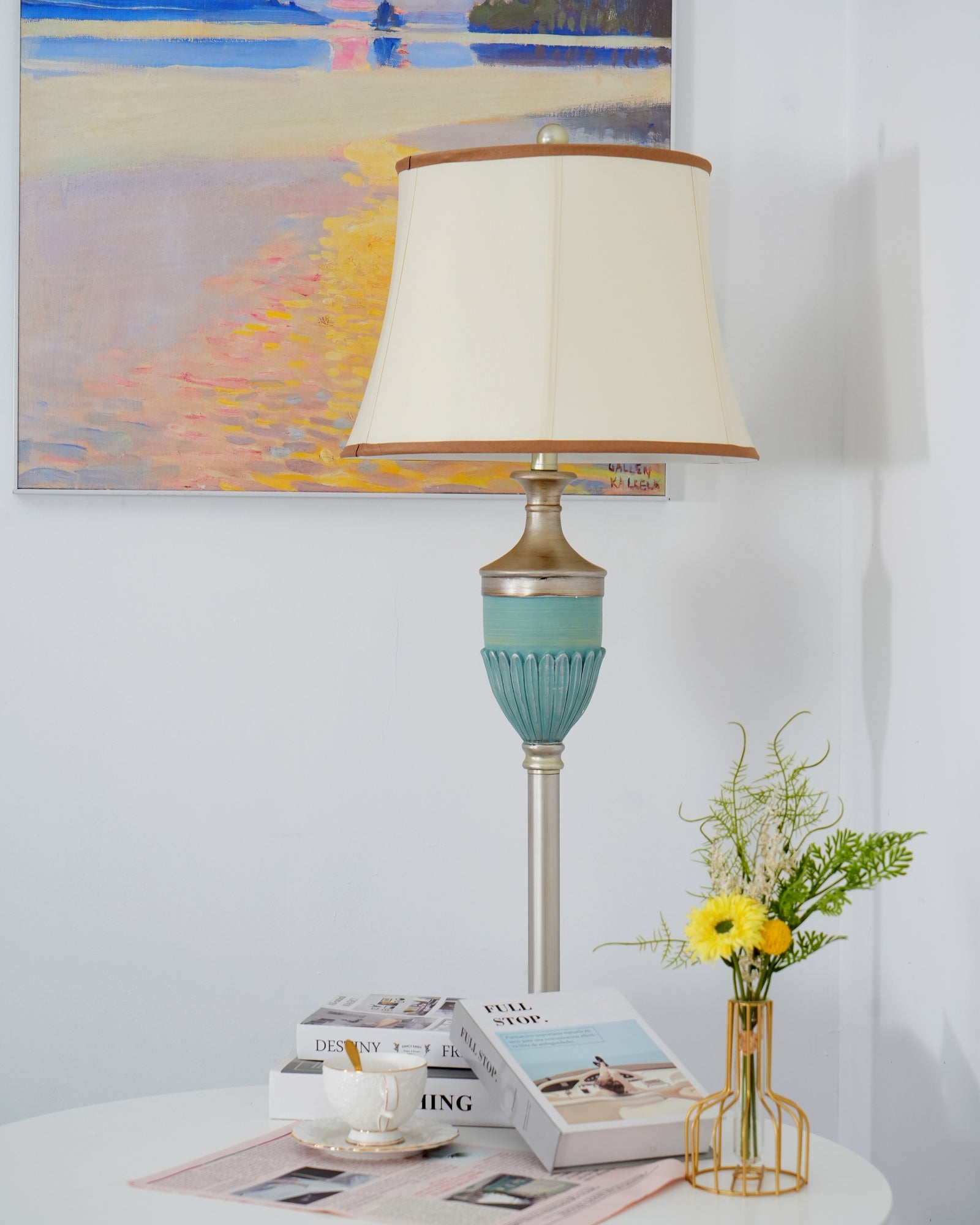 Lámpara de Pie Dorada Art Deco con Base de Resina y Pantalla de Tela para Salón - Ideal para Decoración Moderna 7