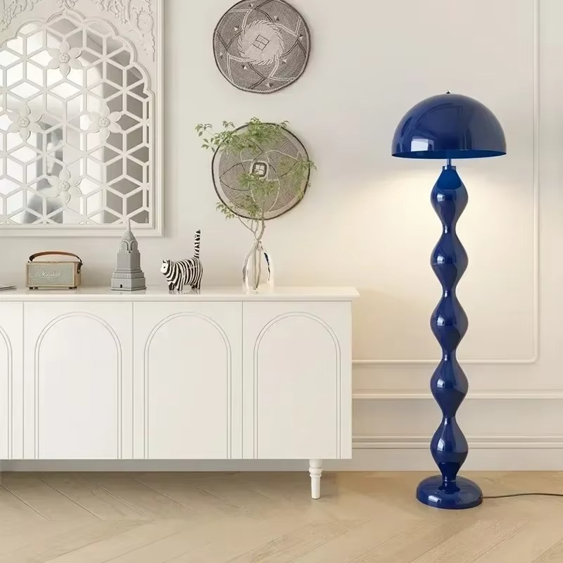 Lámpara de Pie Escandinava Moderna con Diseño Minimalista y Luz LED 1