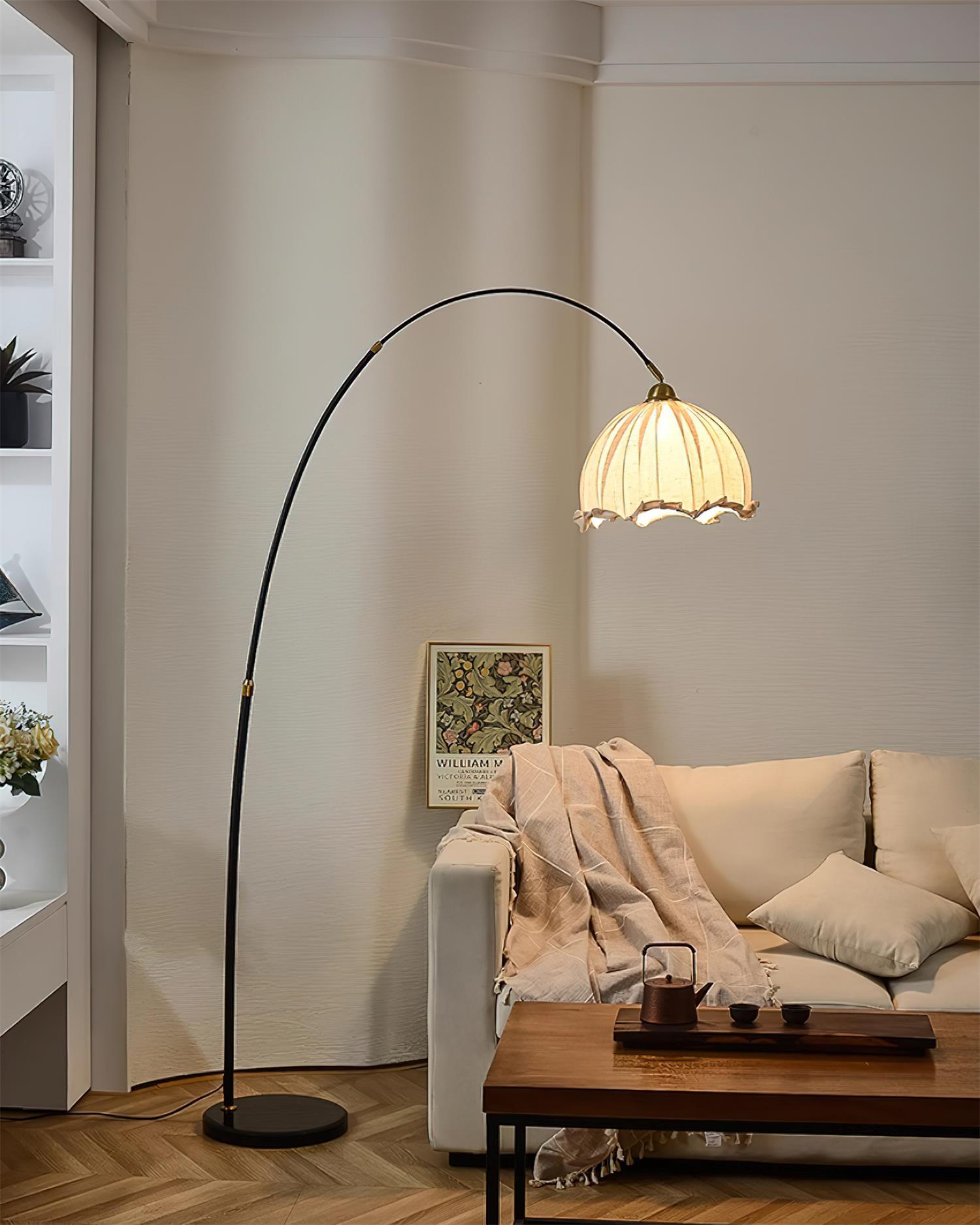 Lámpara de Pie Kimala con Pantalla de Tela y Base de Metal – Diseño Escultural y Elegante 6