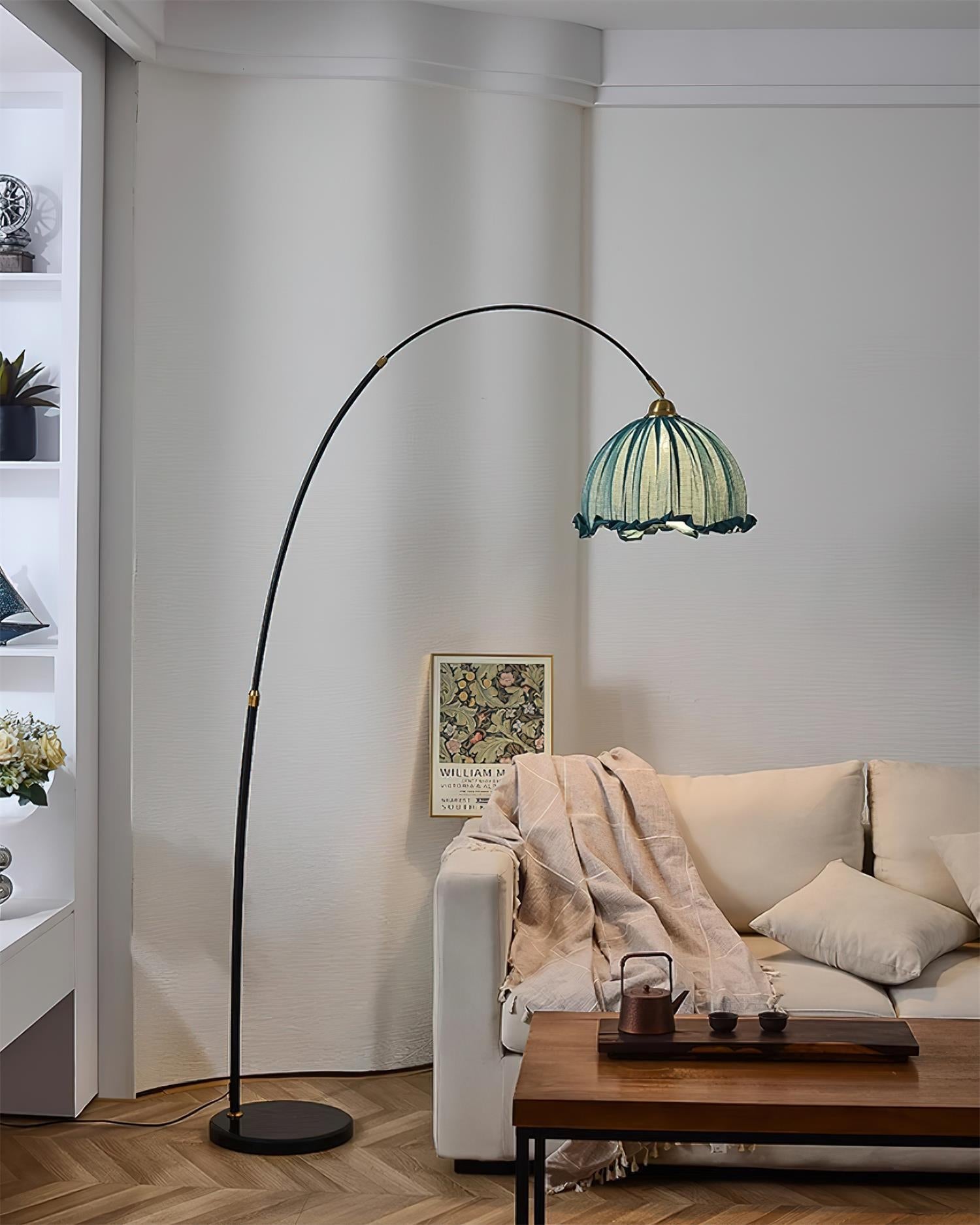 Lámpara de Pie Kimala con Pantalla de Tela y Base de Metal – Diseño Escultural y Elegante 8