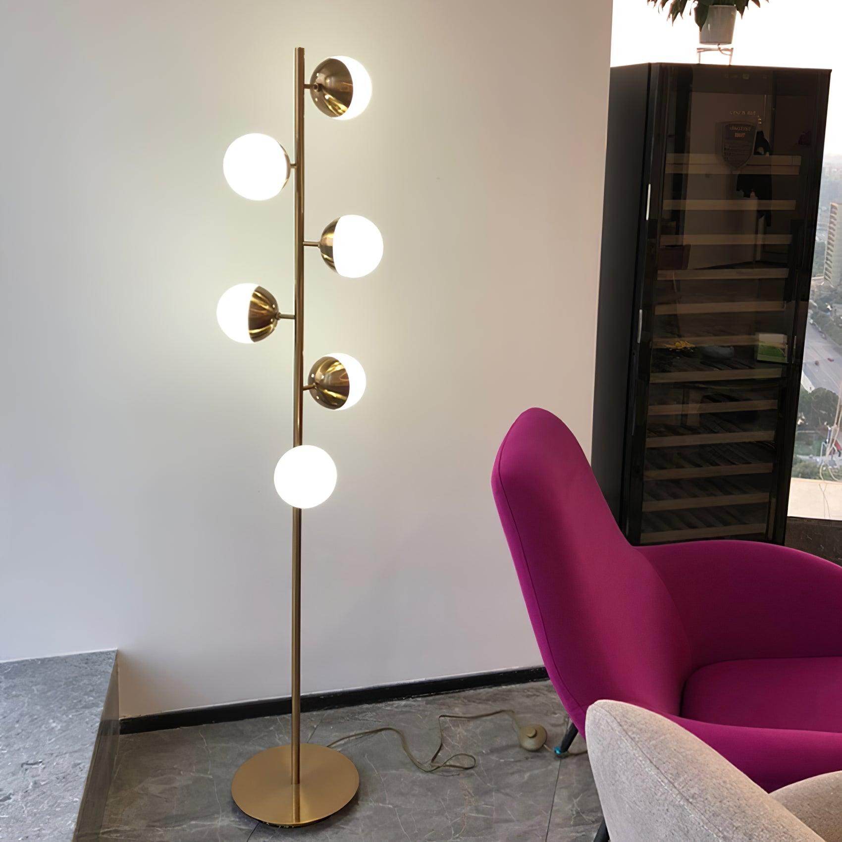 Lámpara de Pie LED Estilo Árbol con Pantallas de Vidrio Blanco y Base Dorada 6