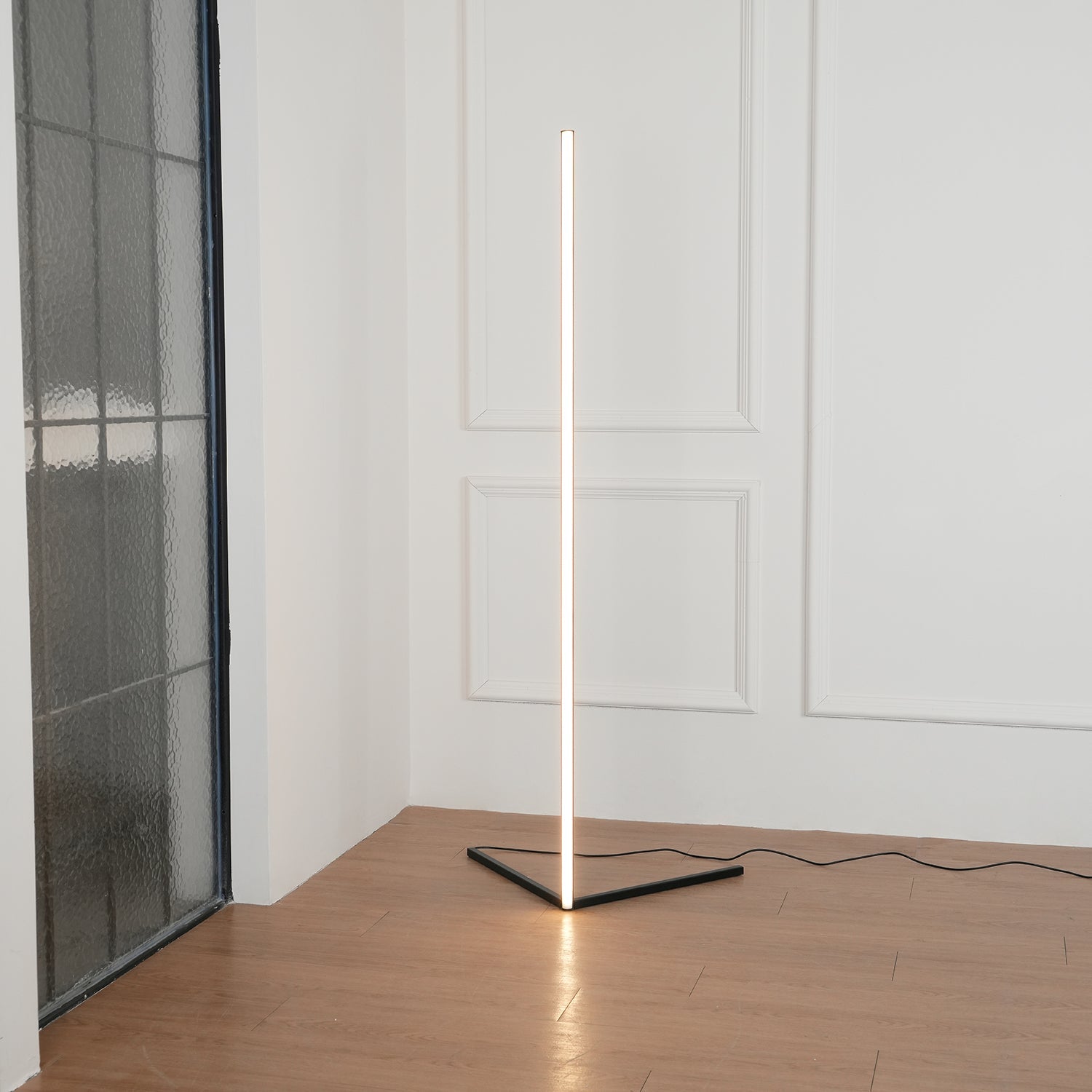 Lámpara de Pie LED Minimalista con Diseño Elegante y Control Remoto – Ideal para Interiores 7