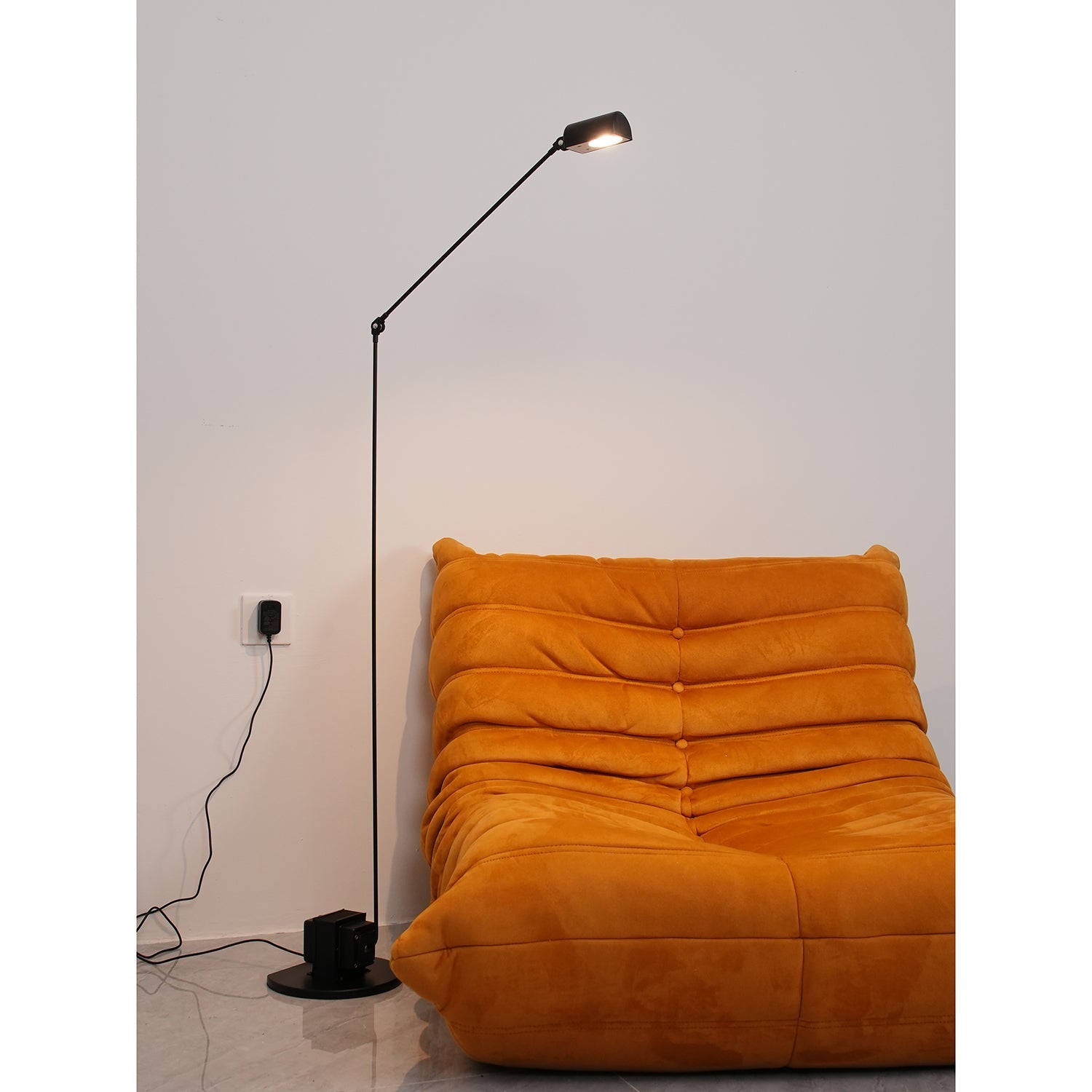 Lámpara de Pie Moderna Negra con Difusor Rotatorio y Brazo Ajustable para Salón - Iluminación LED Eficiente 6
