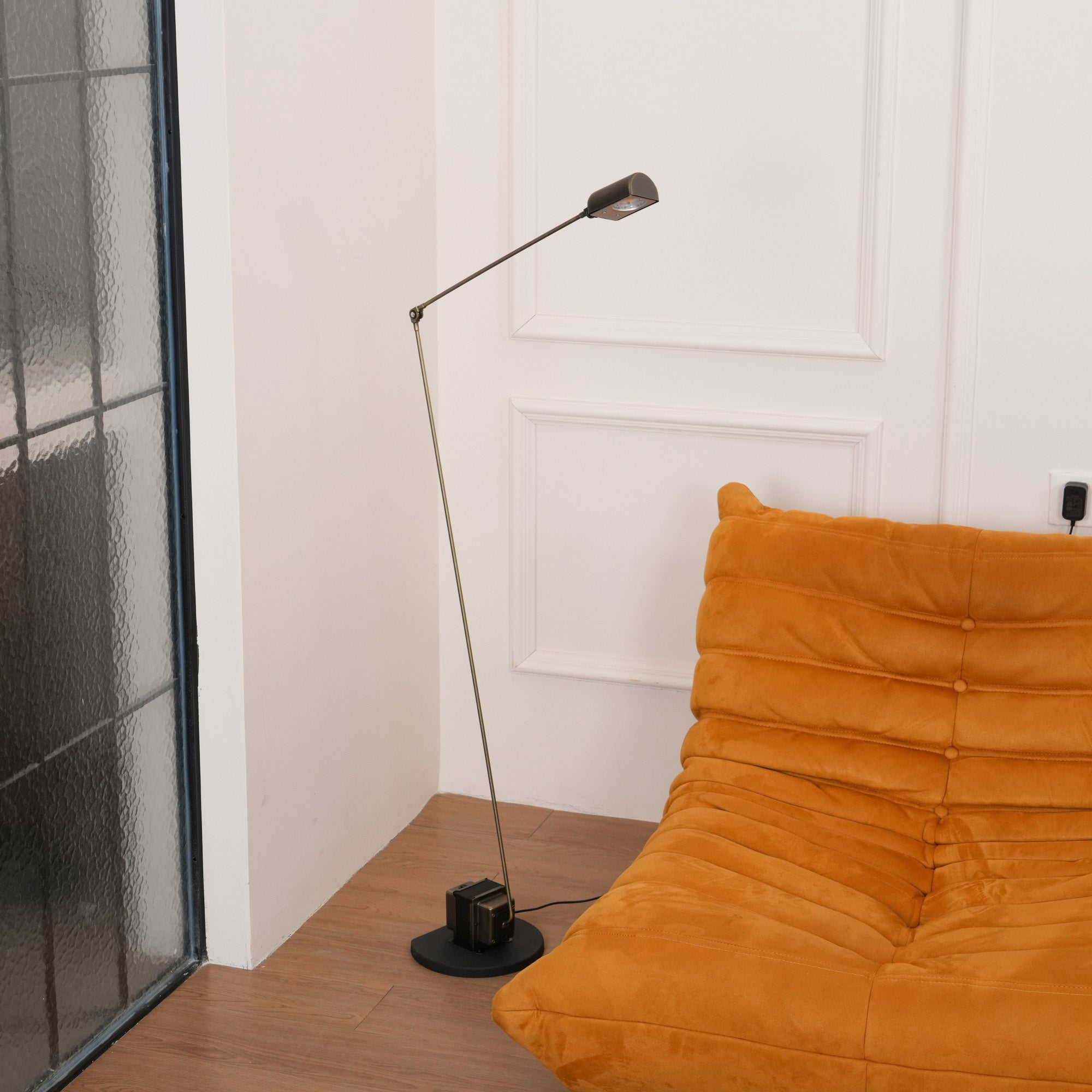 Lámpara de Pie Moderna Negra con Difusor Rotatorio y Brazo Ajustable para Salón - Iluminación LED Eficiente 7