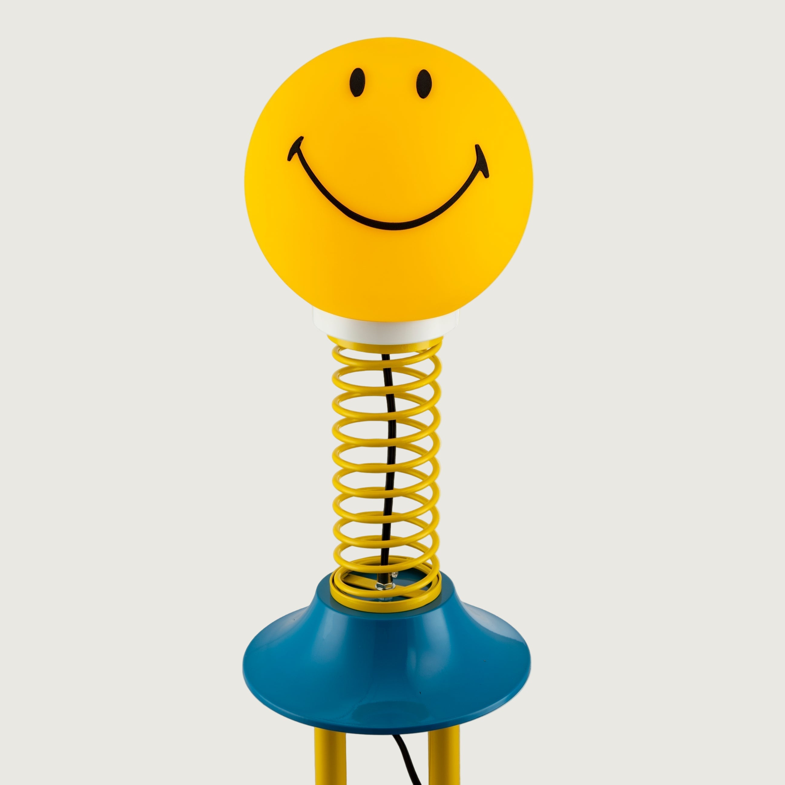 Lámpara de Pie Moderna Smile Spring, Diseño Ecléctico en Blanco y Negro, Tamaños Pequeño y Grande, Iluminación Cálida y Acogedora 5