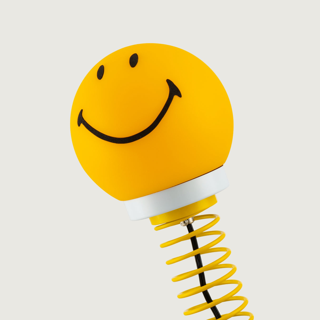 Lámpara de Pie Moderna Smile Spring, Diseño Ecléctico en Blanco y Negro, Tamaños Pequeño y Grande, Iluminación Cálida y Acogedora 7