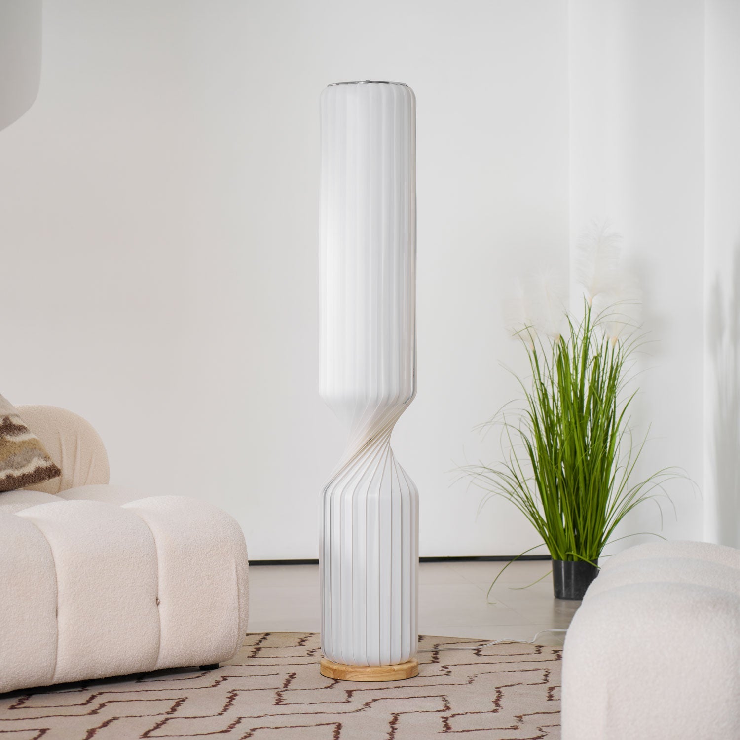 Lámpara de Pie Moderna Twist con Diseño Asimétrico y Luz LED Integrada 4