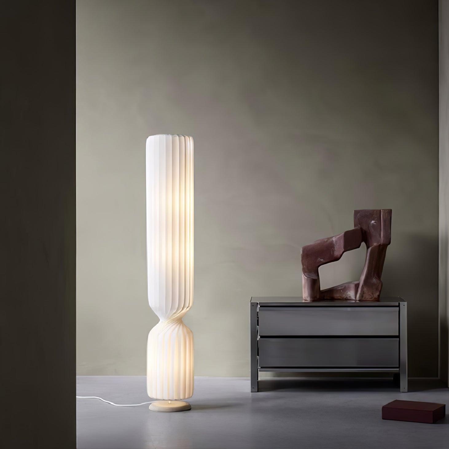 Lámpara de Pie Moderna Twist con Diseño Asimétrico y Luz LED Integrada 8