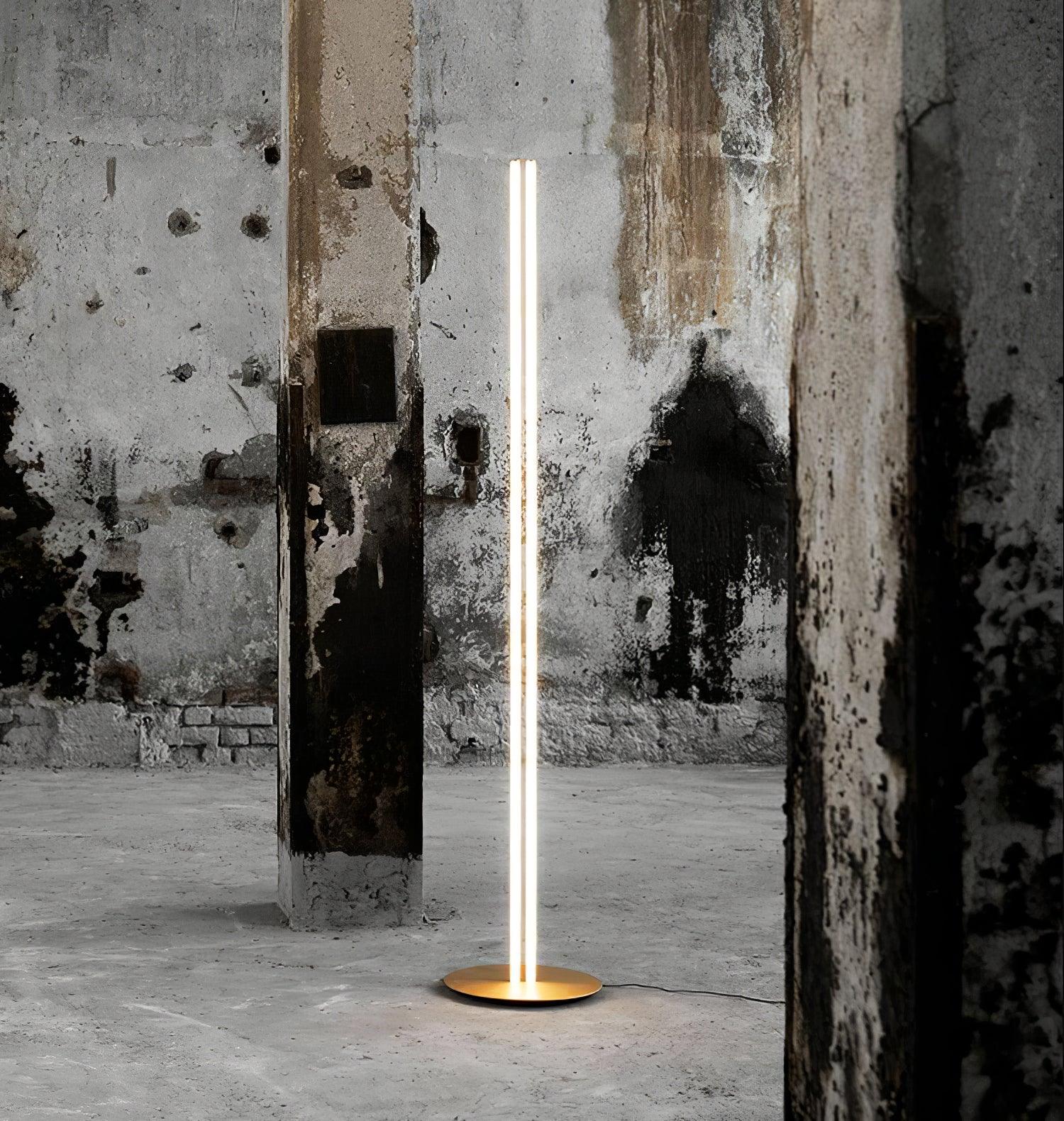 Lámpara de Pie Moderna con Luz LED Integrada y Diseño Geométrico - Acabados en Oro y Negro 6