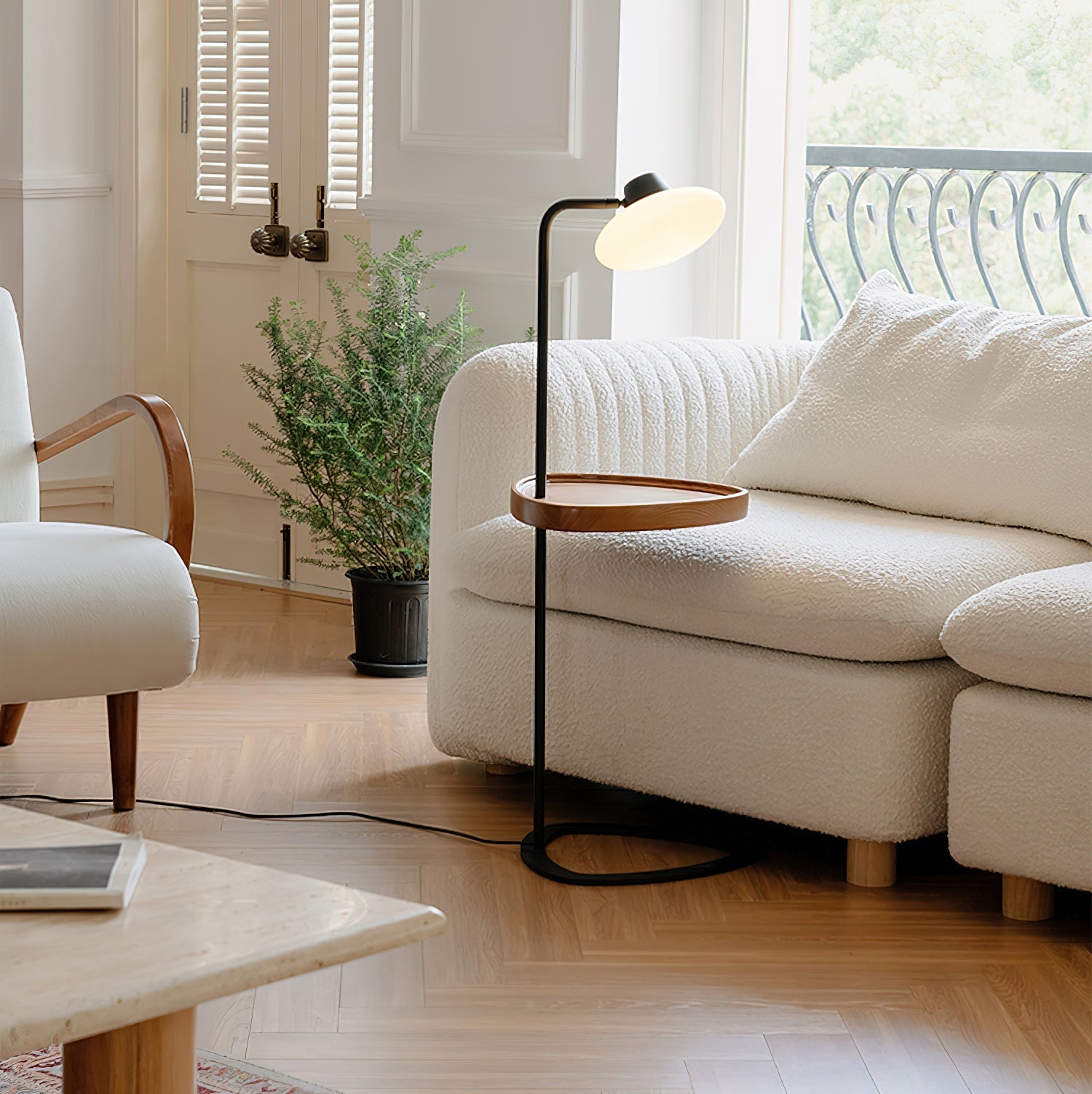 Lámpara de Pie Moderna con Pantalla de Vidrio y Base de Madera - Diseño Compacto y Elegante 4