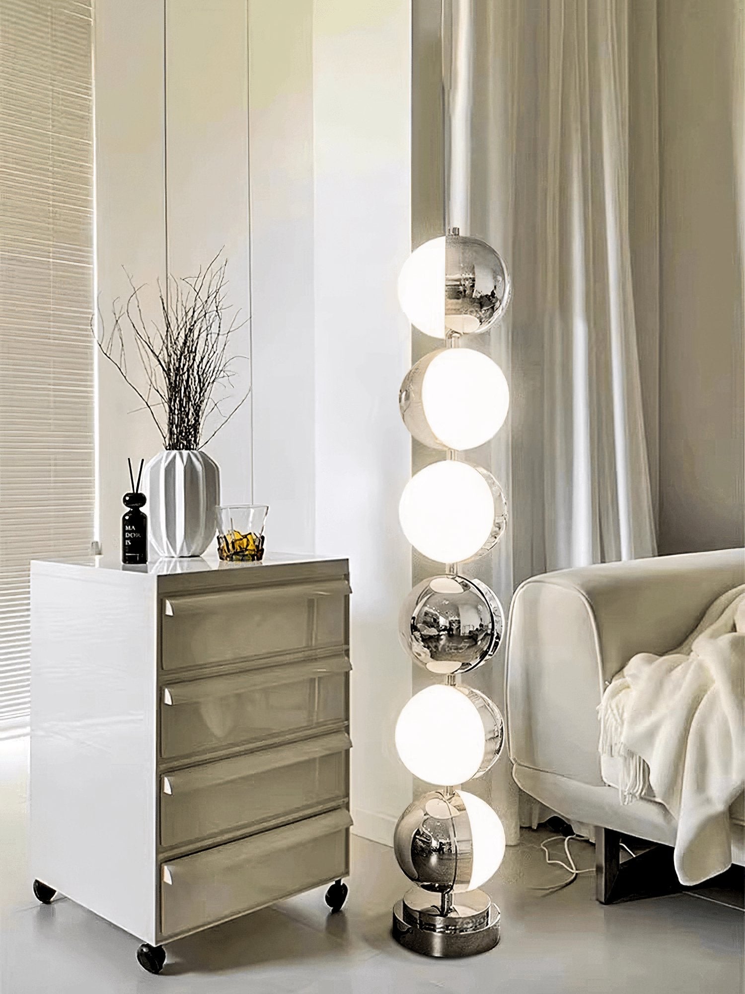 Lámpara de Pie Moderna de Acero Inoxidable y Acrílico con Luz LED Integrada - Acabado Cromado 7