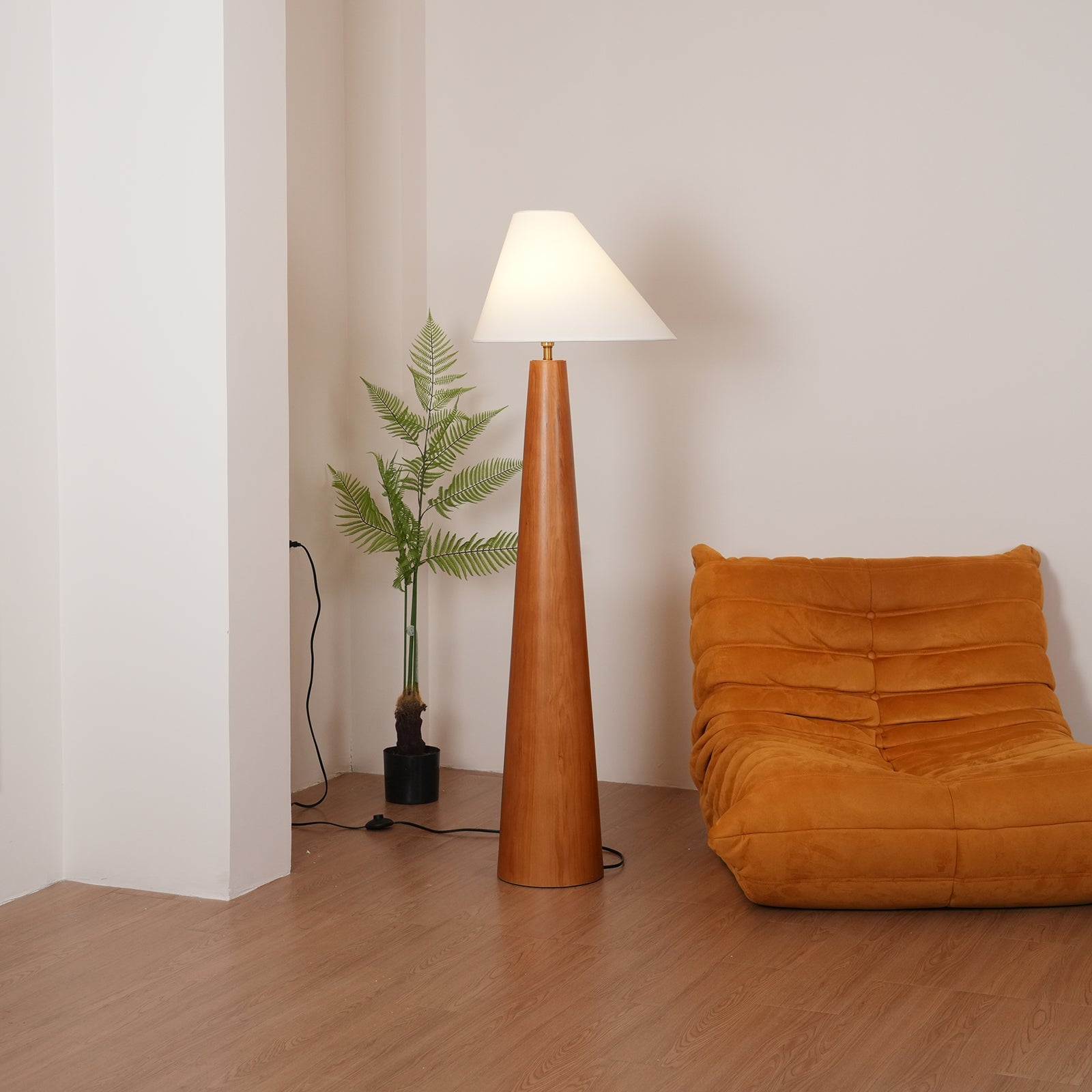 Lámpara de Pie Moderna de Madera con Pantalla de Lino para Salón – Iluminación Elegante y Funcional 2