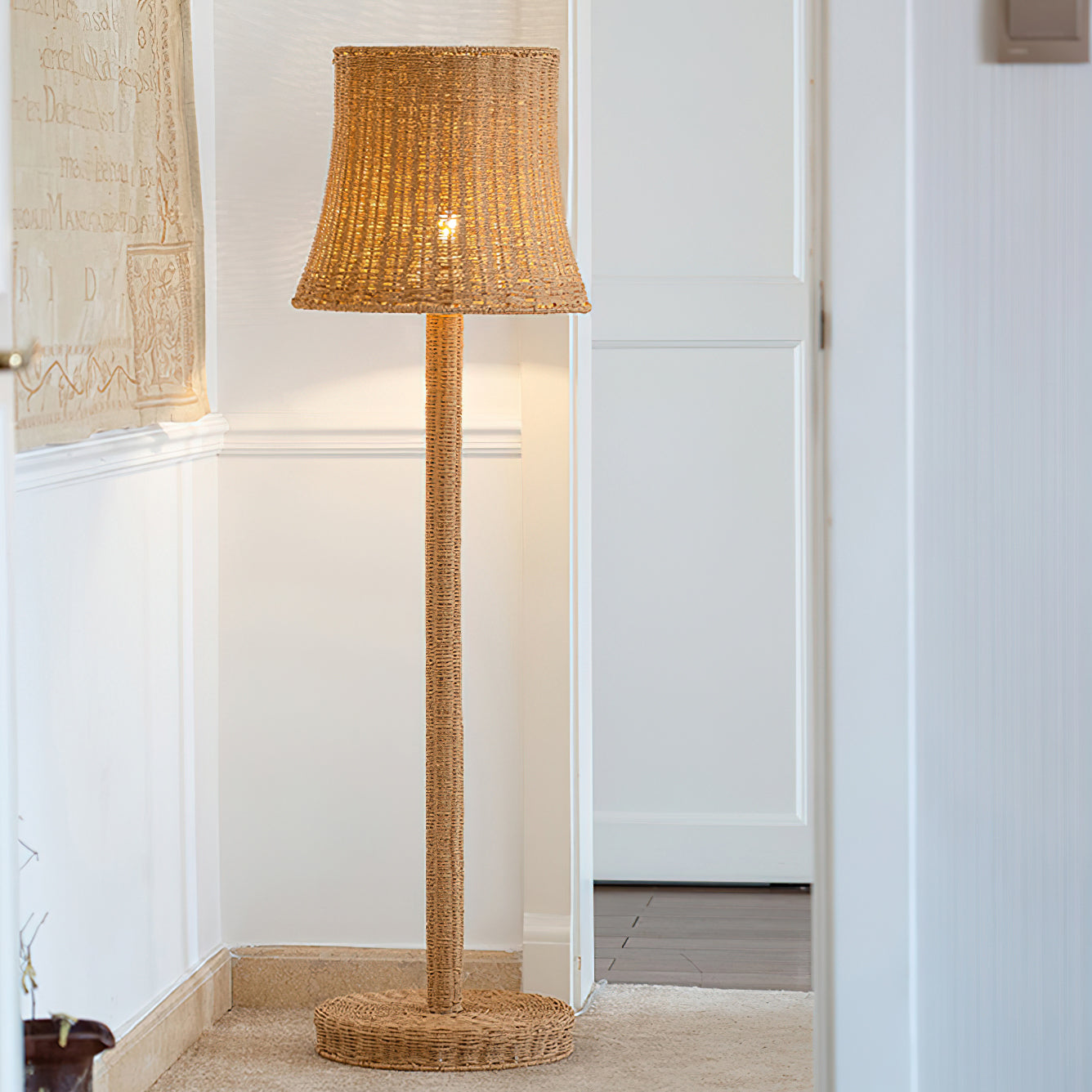 Lámpara de Pie Moderna de Ratan para Salón, Iluminación LED Artesanal, Diseño Elegante y Natural, 140 cm de Alto 1