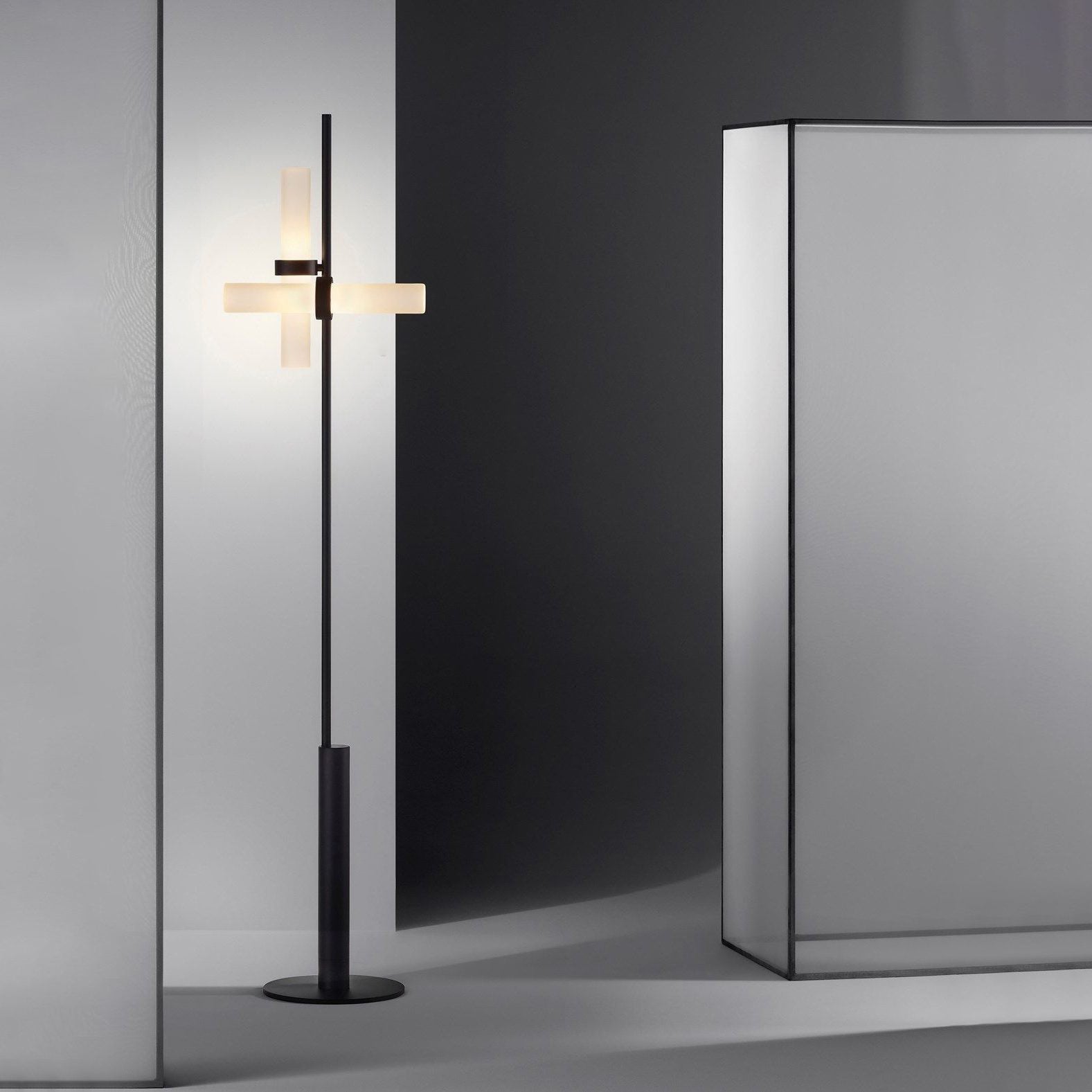 Lámpara de Pie Modular Negra con Dimming Inalámbrico y Diseño Personalizable para Salón 11