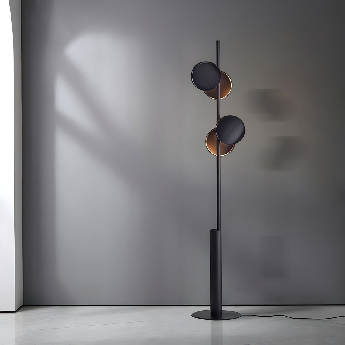 Lámpara de Pie Modular Negra con Dimming Inalámbrico y Diseño Personalizable para Salón 8