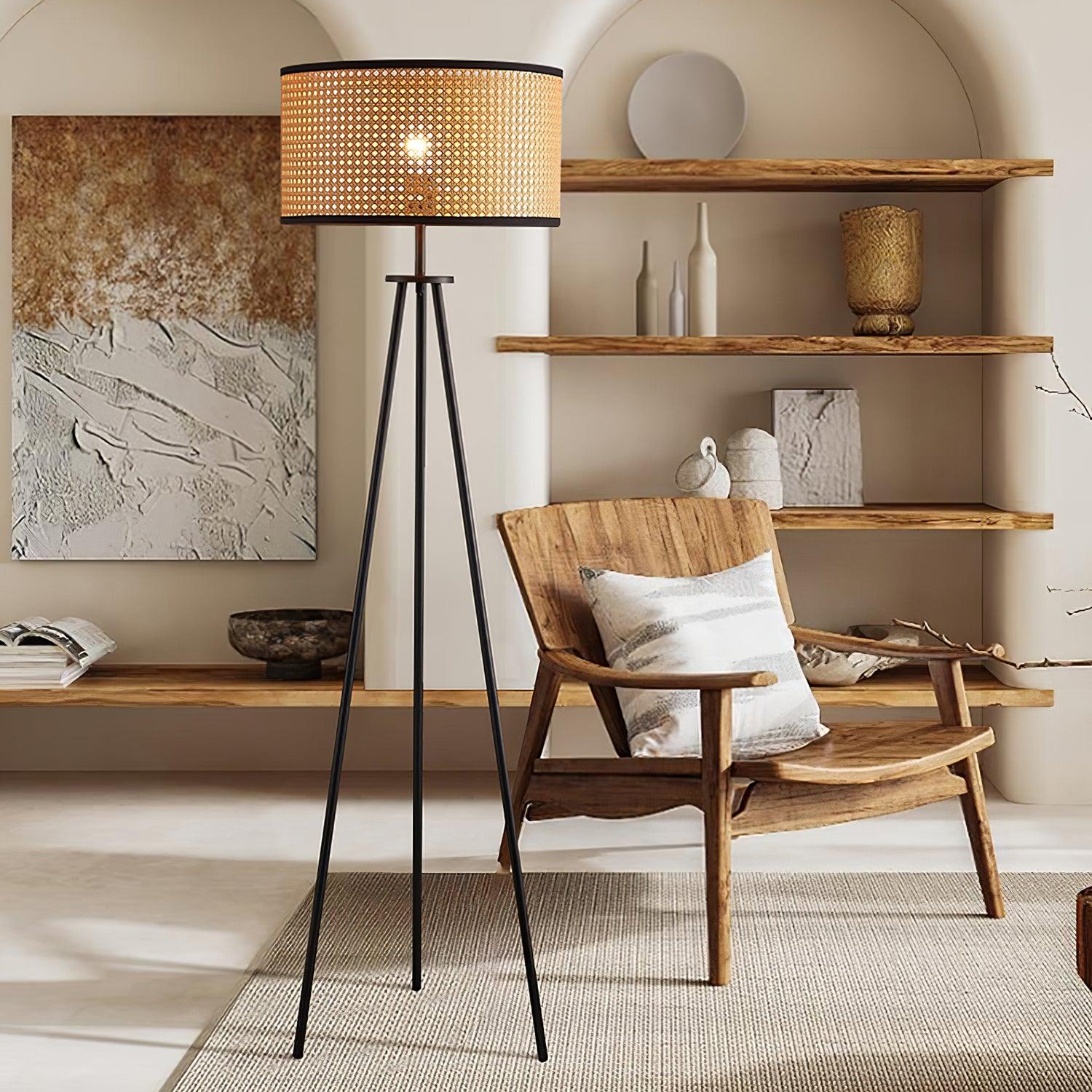 Lámpara de Pie Morenci con Pantalla de Mimbre y Diseño Minimalista – Elegante y Rústica 3