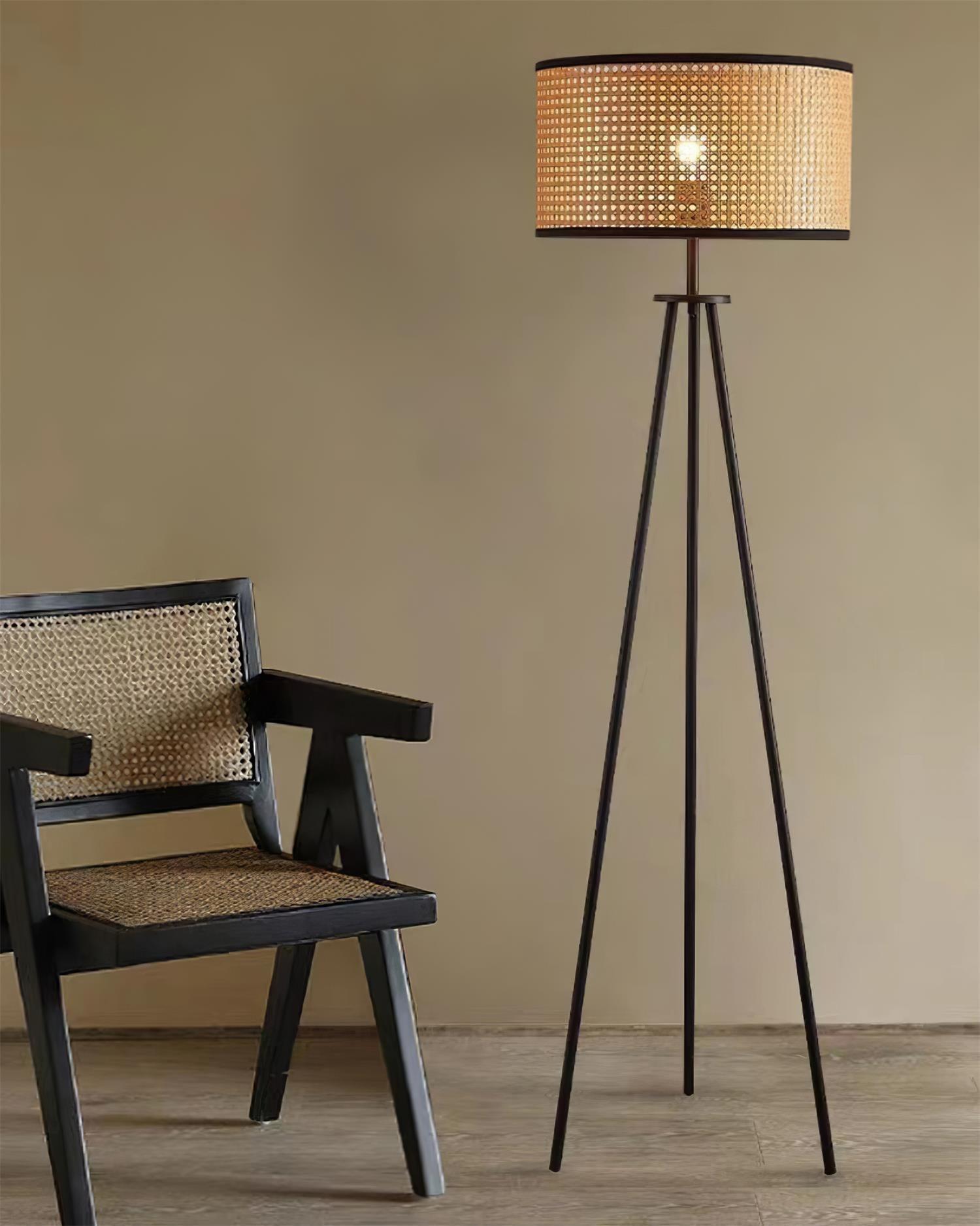 Lámpara de Pie Morenci con Pantalla de Mimbre y Diseño Minimalista – Elegante y Rústica 7