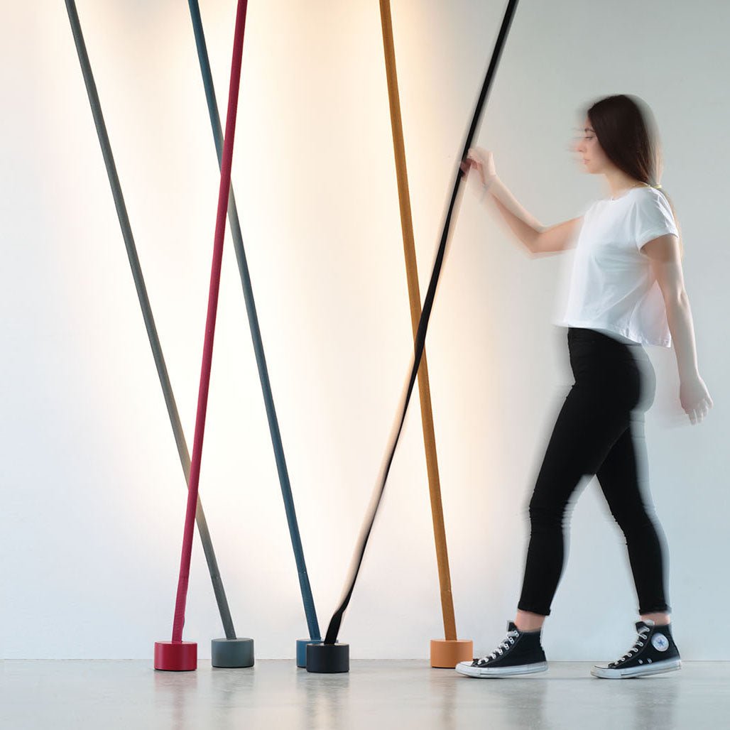 Lámpara de Pie Negra Ajustable con Luz LED – Diseño Moderno para Salón, Altura de 250 a 320 cm 4