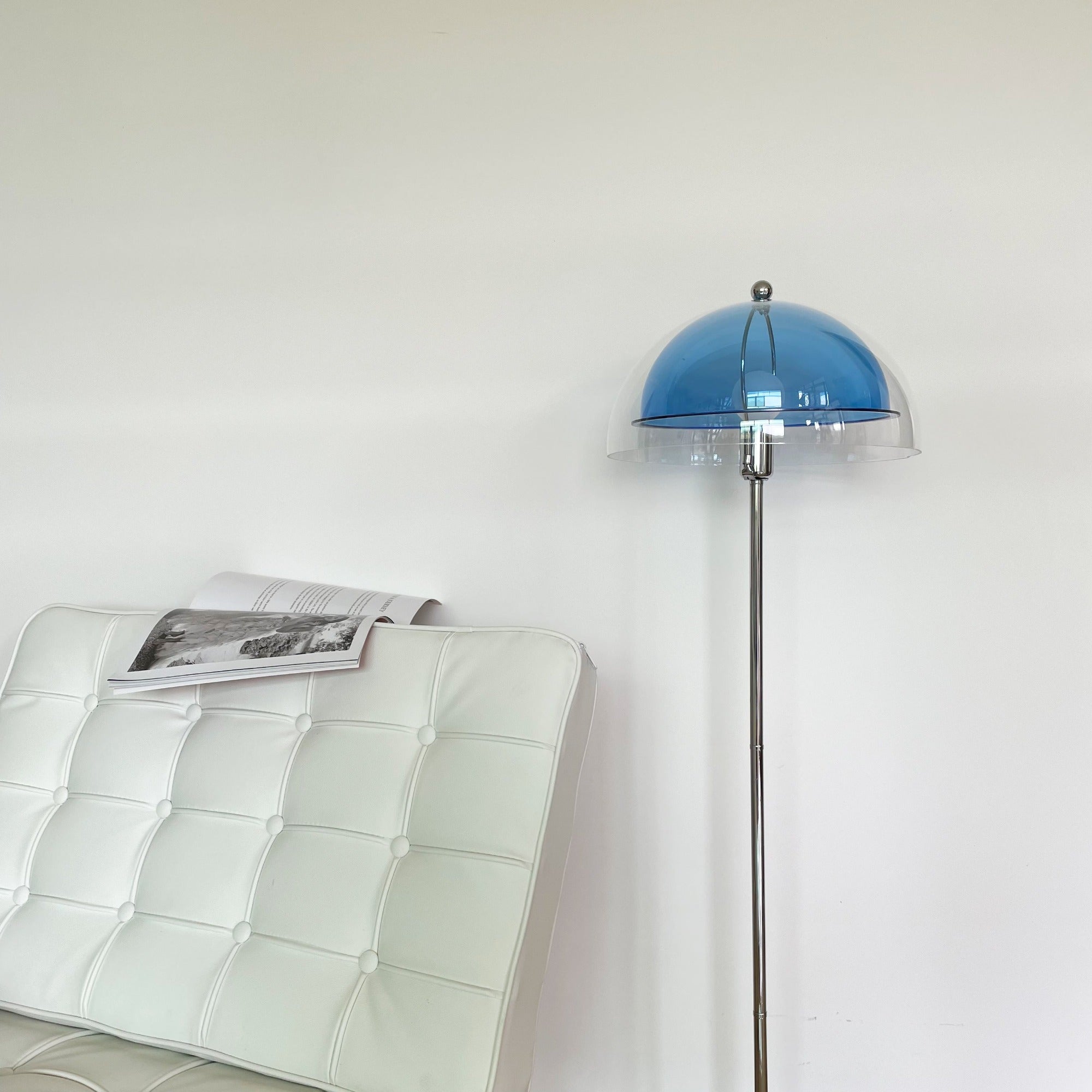 Lámpara de Pie Neoclásica Edinburgh con Diseño Moderno y Tradicional – Acabado en Plata 3