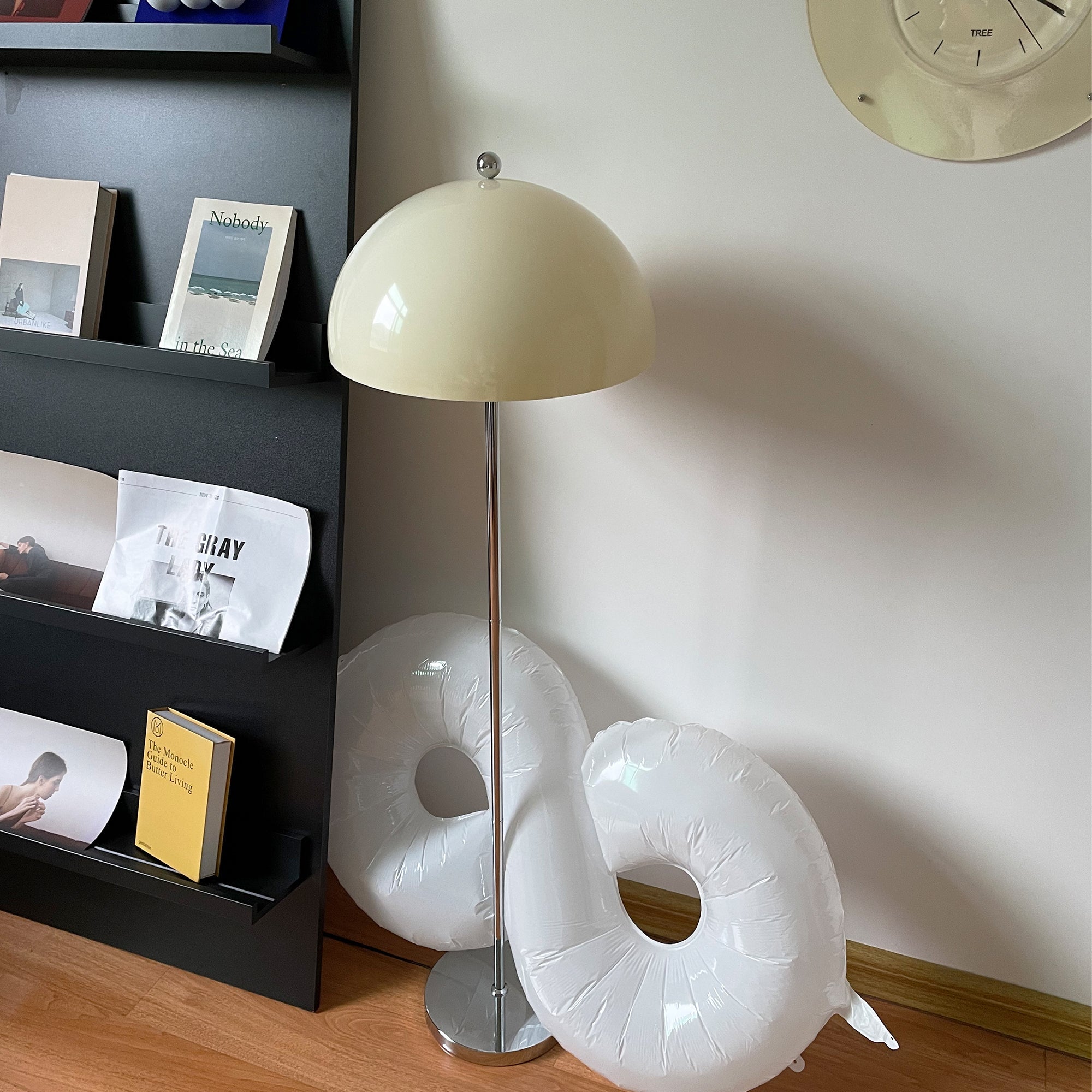 Lámpara de Pie Neoclásica Edinburgh con Diseño Moderno y Tradicional – Acabado en Plata 8
