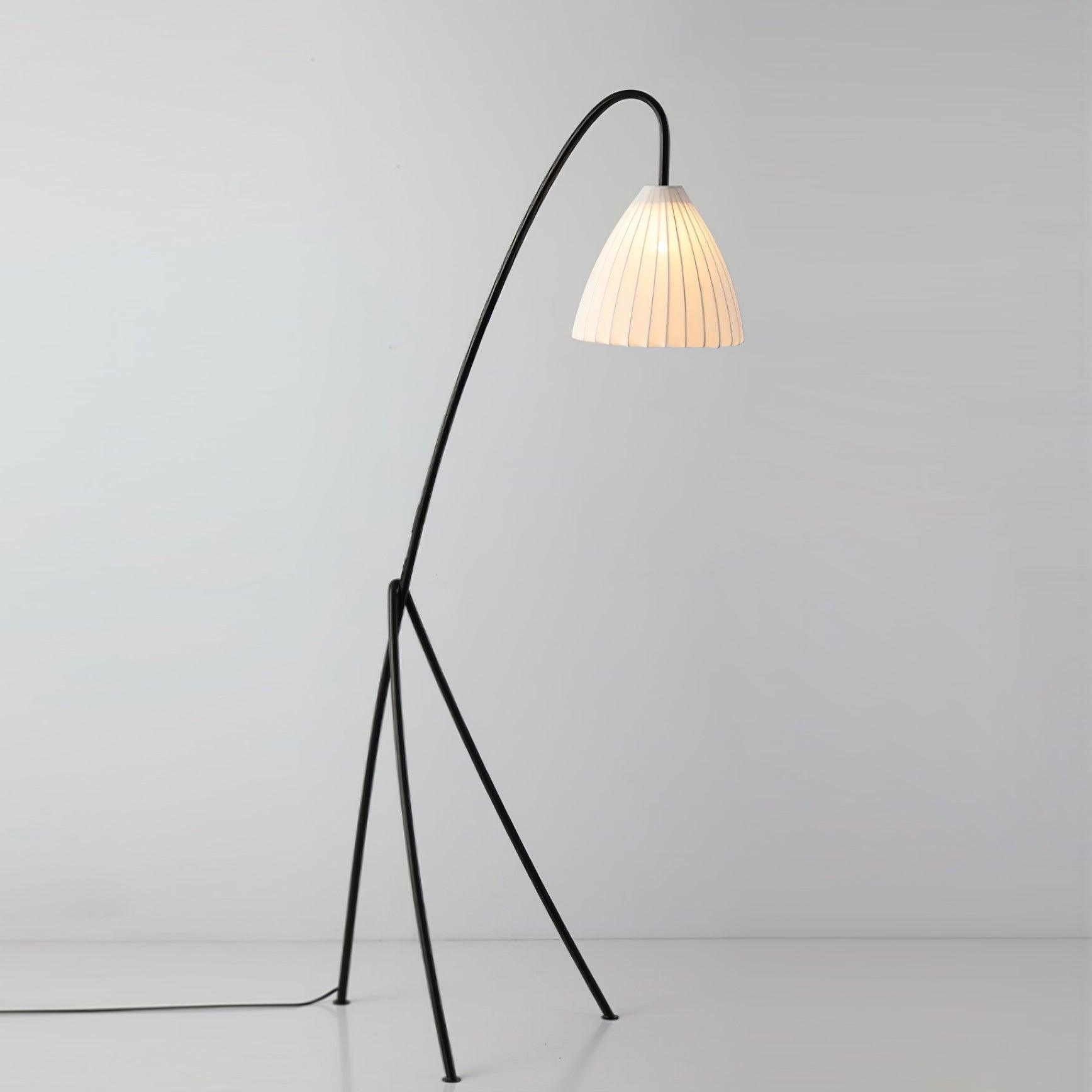 Lámpara de Pie Plisada Tove con Base Tripode – Diseño Elegante y Luz Cálida 0