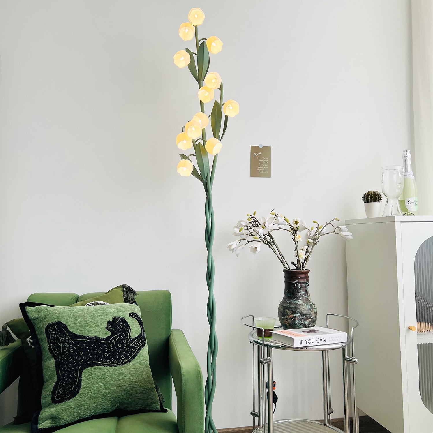 Lámpara de Pie Sara Orchid con Diseño Botánico y Luz Suave – Verde y Blanco 6