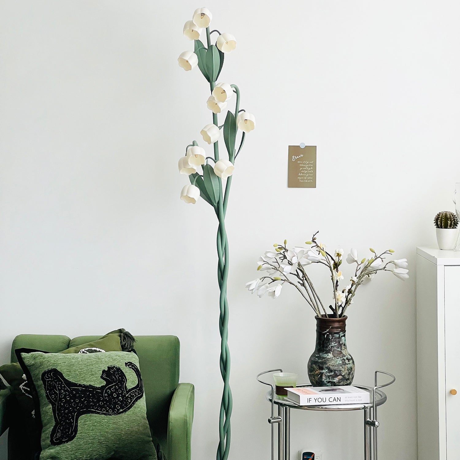 Lámpara de Pie Sara Orchid con Diseño Botánico y Luz Suave – Verde y Blanco 7