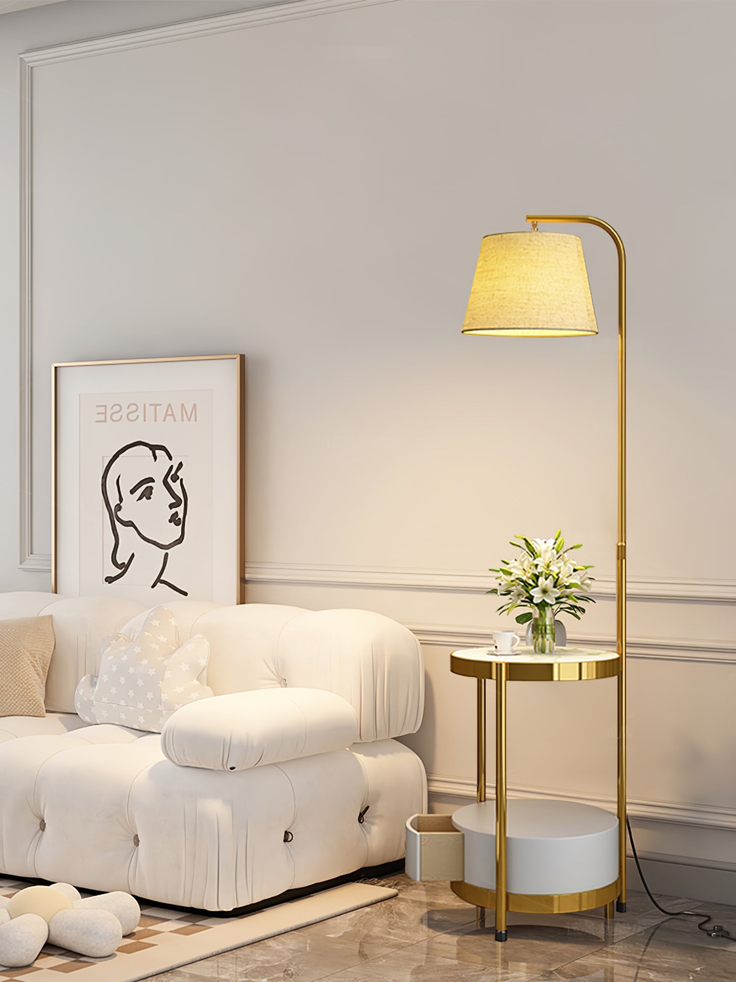 Lámpara de Pie con Mesa de Almacenamiento y Pantalla Beige – Base de Metal Dorado 8