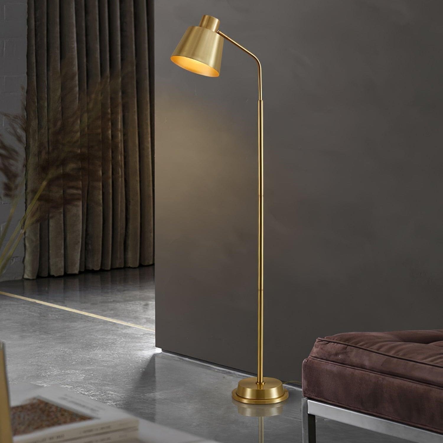 Lámpara de Pie de Bronce con Diseño Moderno y Elegante – Iluminación LED para Interiores 4