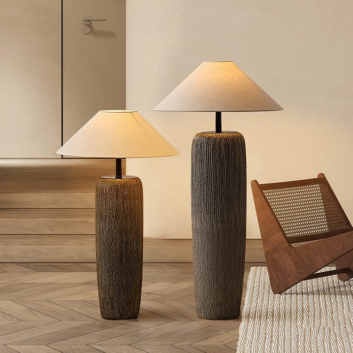 Lámpara de Pie de Madera Envejecida con Diseño Rústico y Funcionalidad Moderna 1