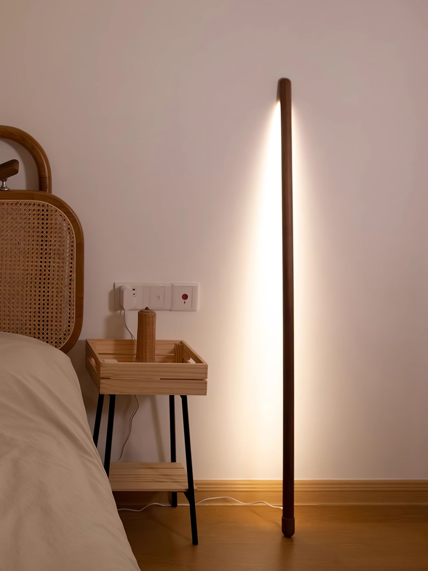 Lámpara de Pie de Madera con Luz LED Integrada y Diseño Moderno para Salón - Elegante y Funcional 5