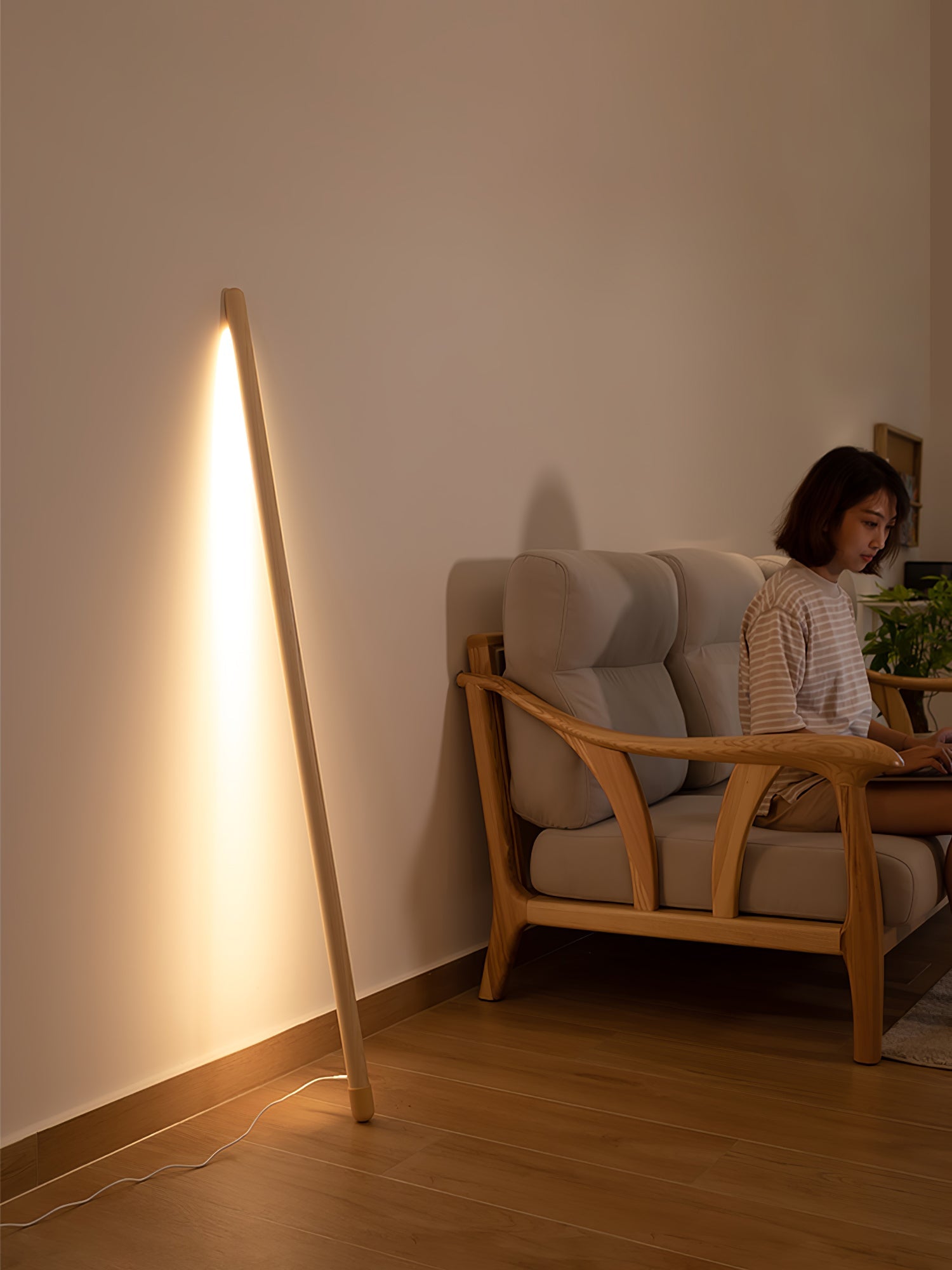 Lámpara de Pie de Madera con Luz LED Integrada y Diseño Moderno para Salón - Elegante y Funcional 6