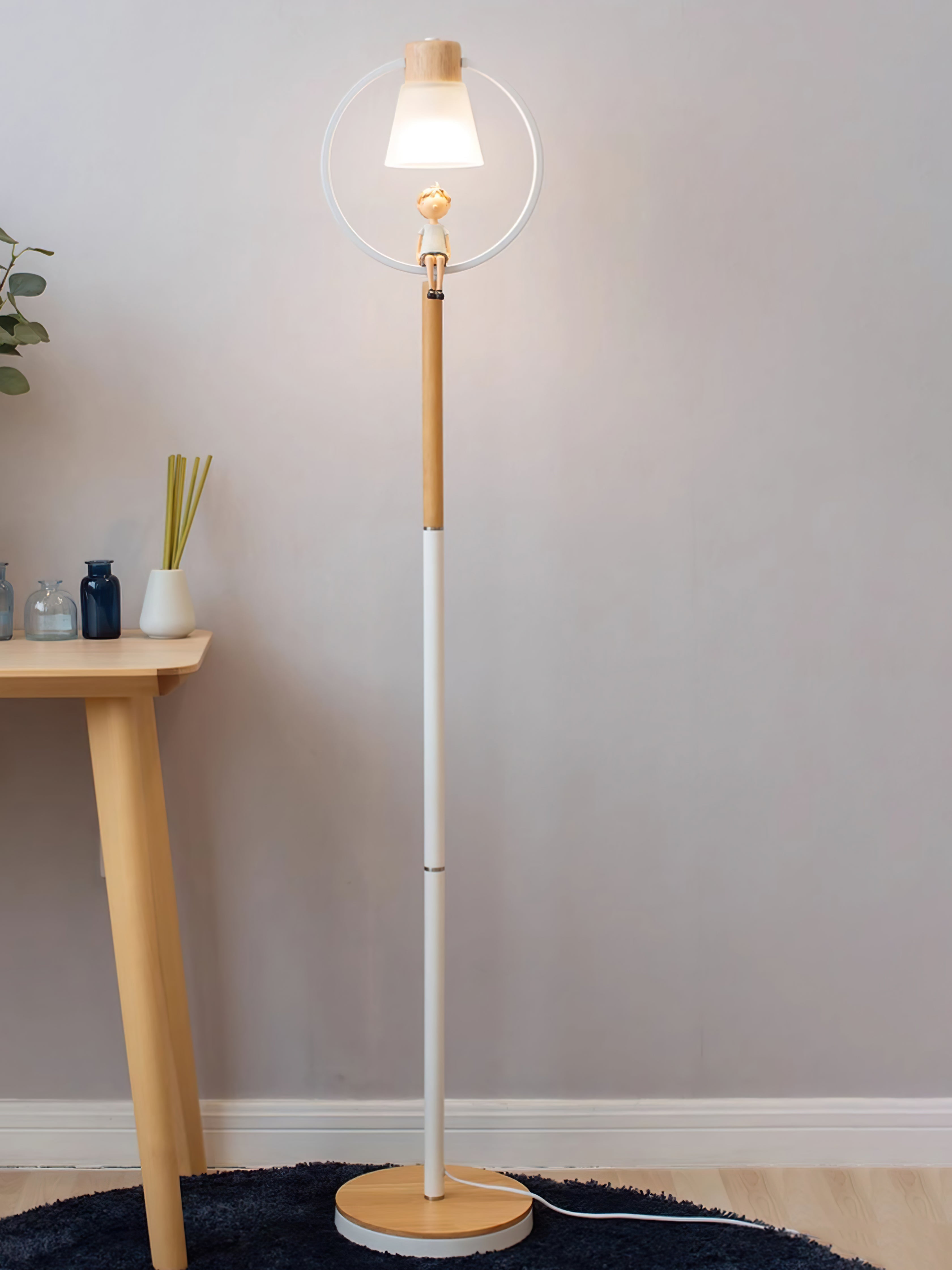 Lámpara de Pie de Madera en Forma de Cono con Pantalla de Vidrio – Diseño Moderno y Elegante 4