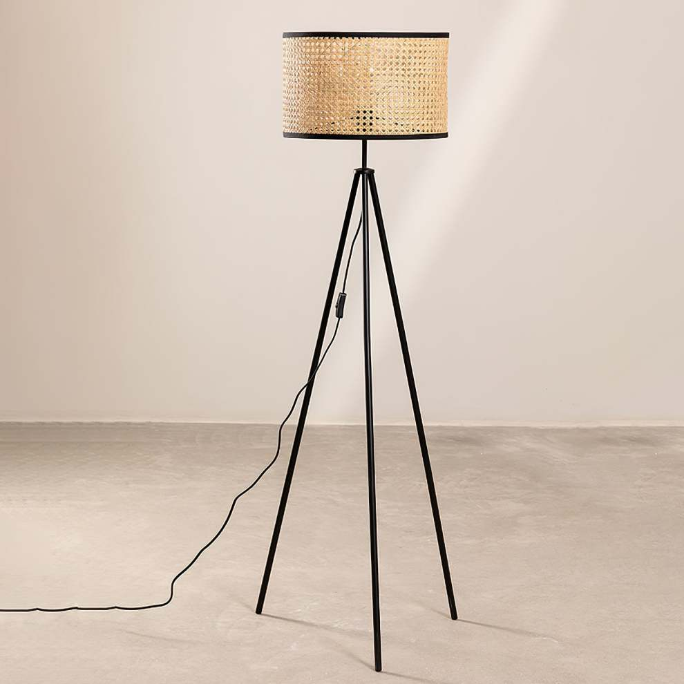 Lámpara de Pie de Rattan con Diseño de Trípode – Estilo Natural y Moderno 6