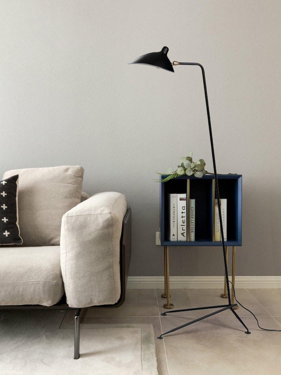 Lámpara de Pie de Tres Brazos con Diseño Escultural y Luz Direccionable – Metal y Aluminio 7
