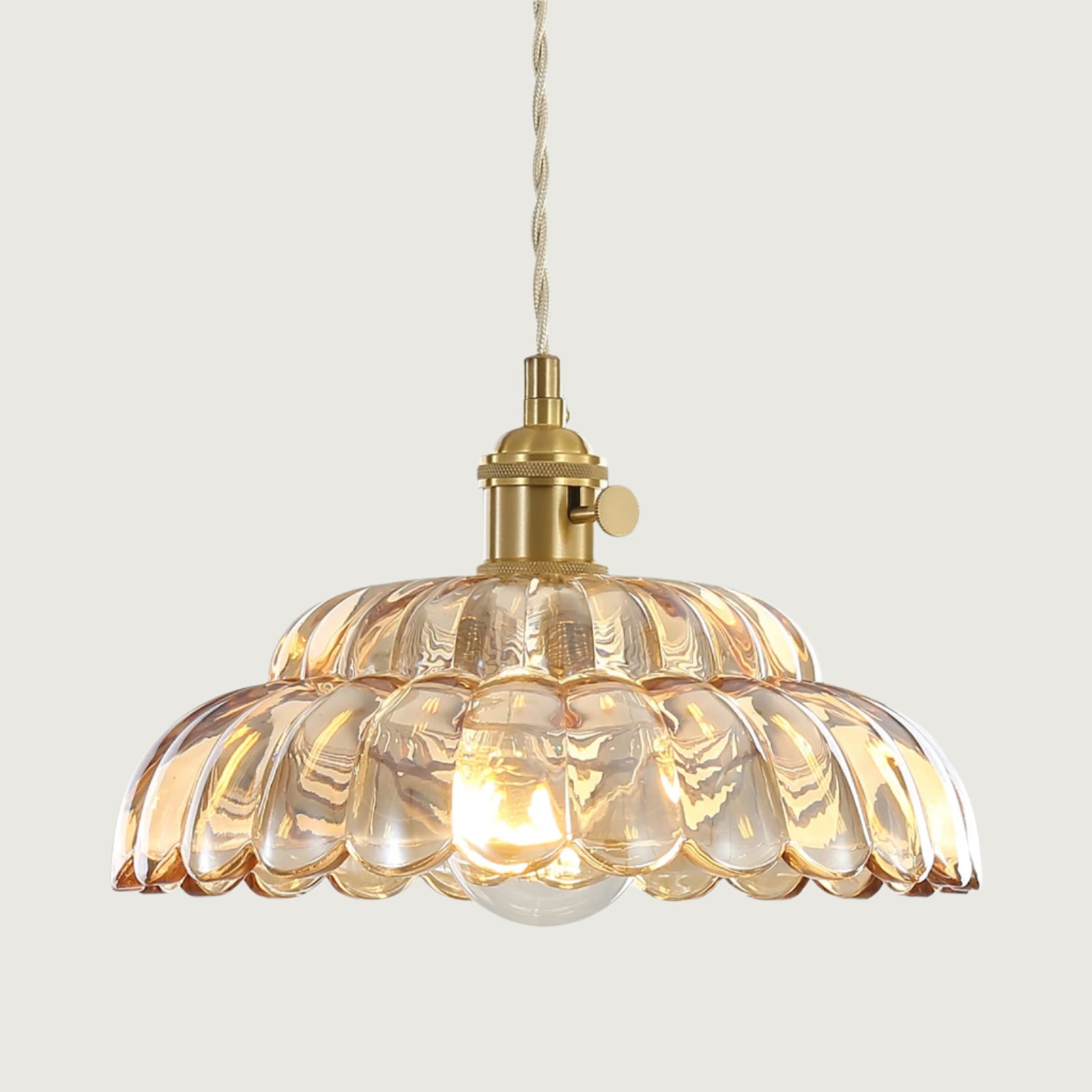 Lámparas Colgantes de Vidrio y Cobre Modernas para Iluminar Espacios 4