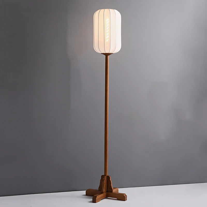 Lámpara de pie farol de tela Tolena – sobre fondo gris